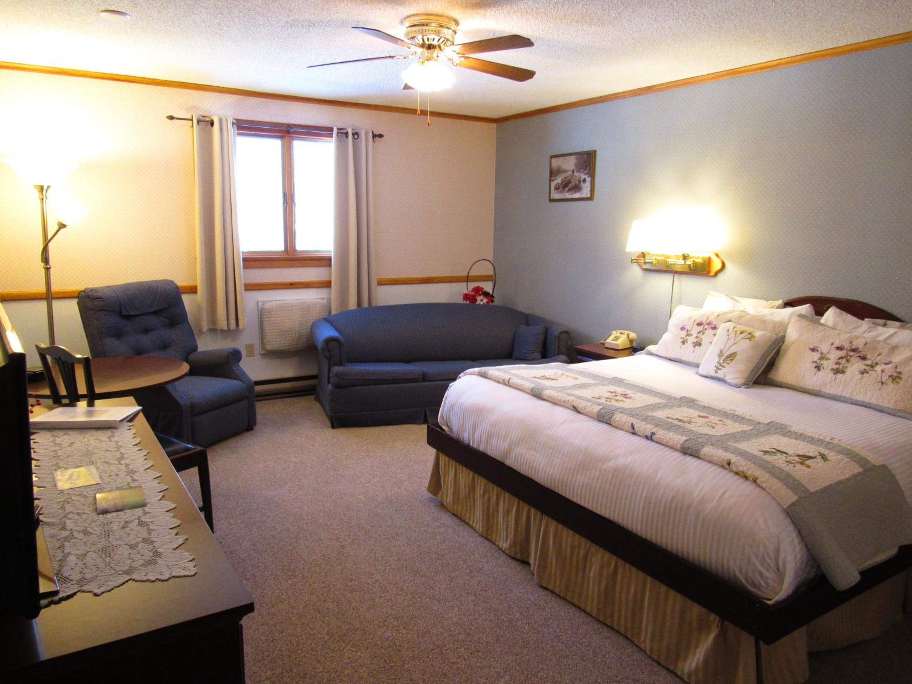 Deluxe King Suite