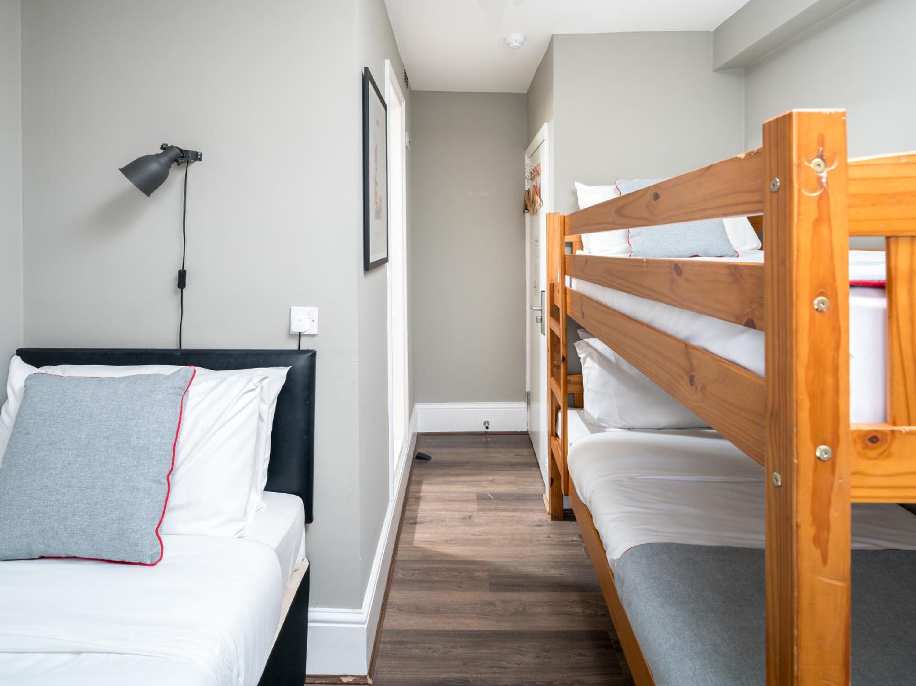 Standard Room - Triple (Bed+Bunk) photo 2