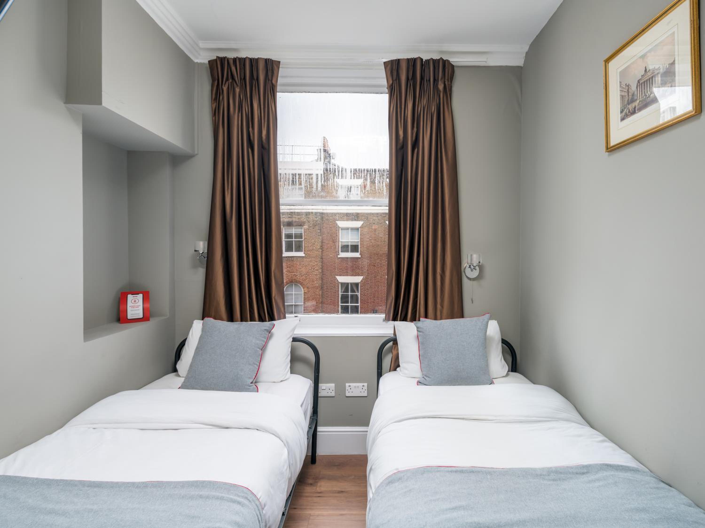 Standard Twin Room photo 2
