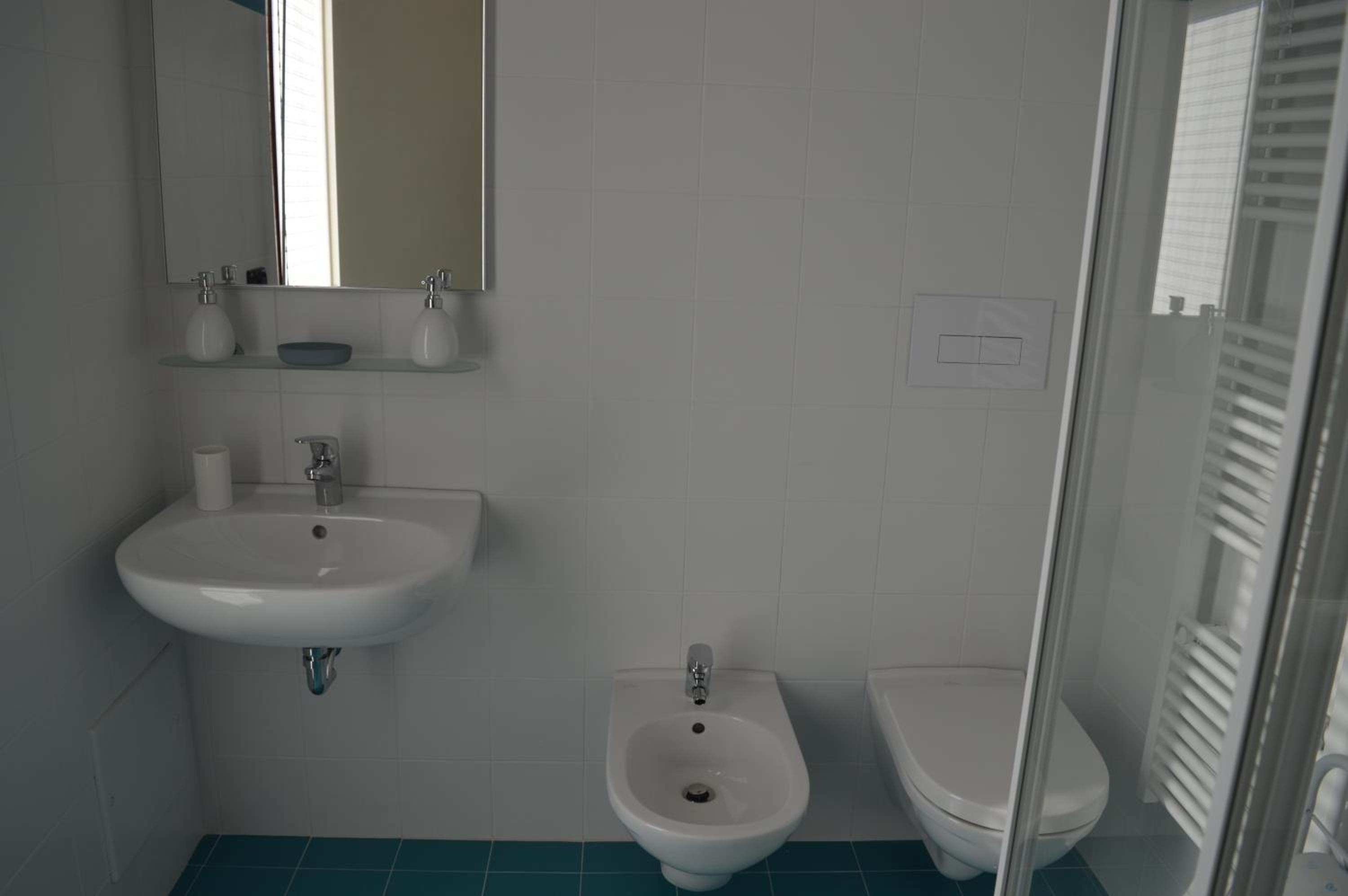 Deluxe Room (2 Adults + 1 Child) - Photo 38