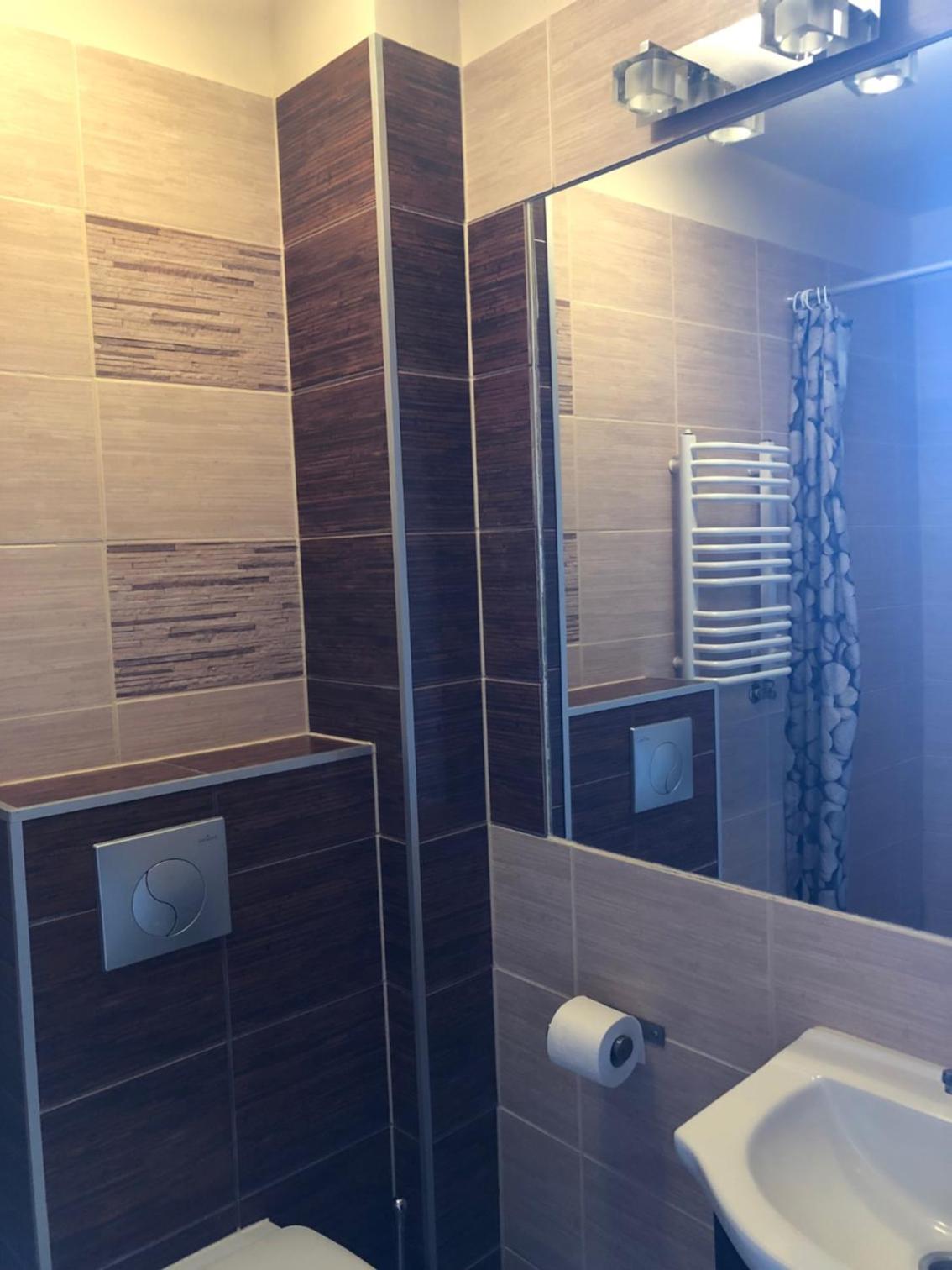 Single Room with Private Bathroom photo 2