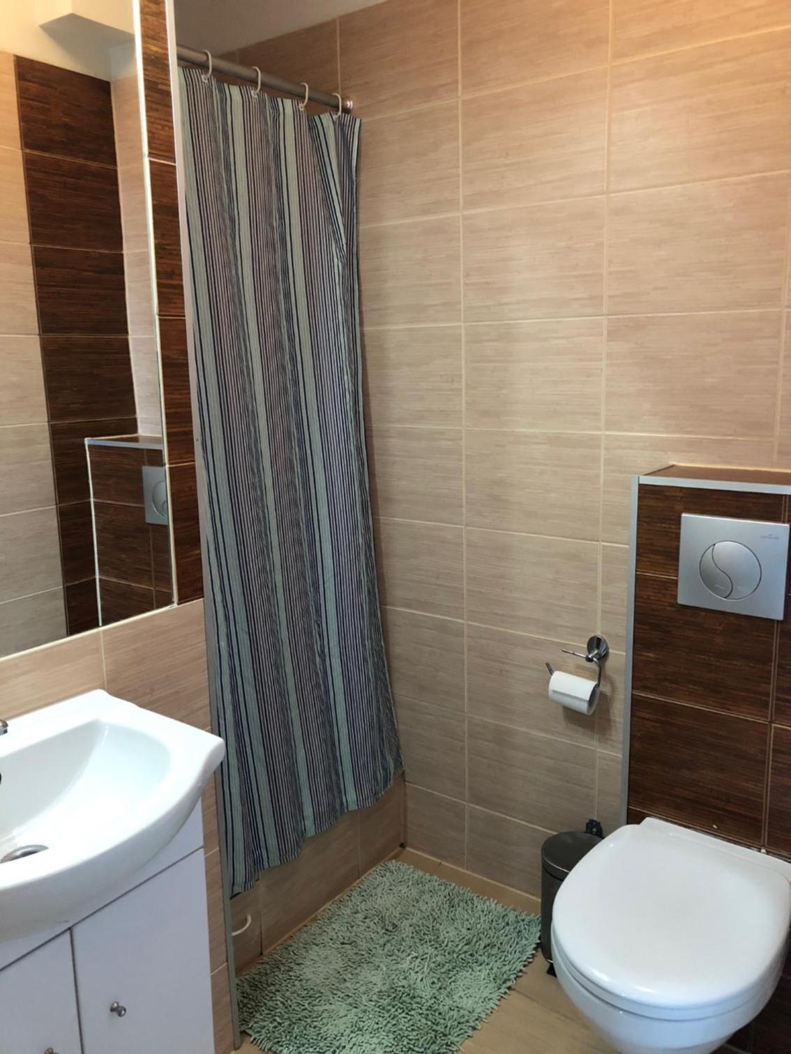 Double Room with Private Bathroom - Photo 2