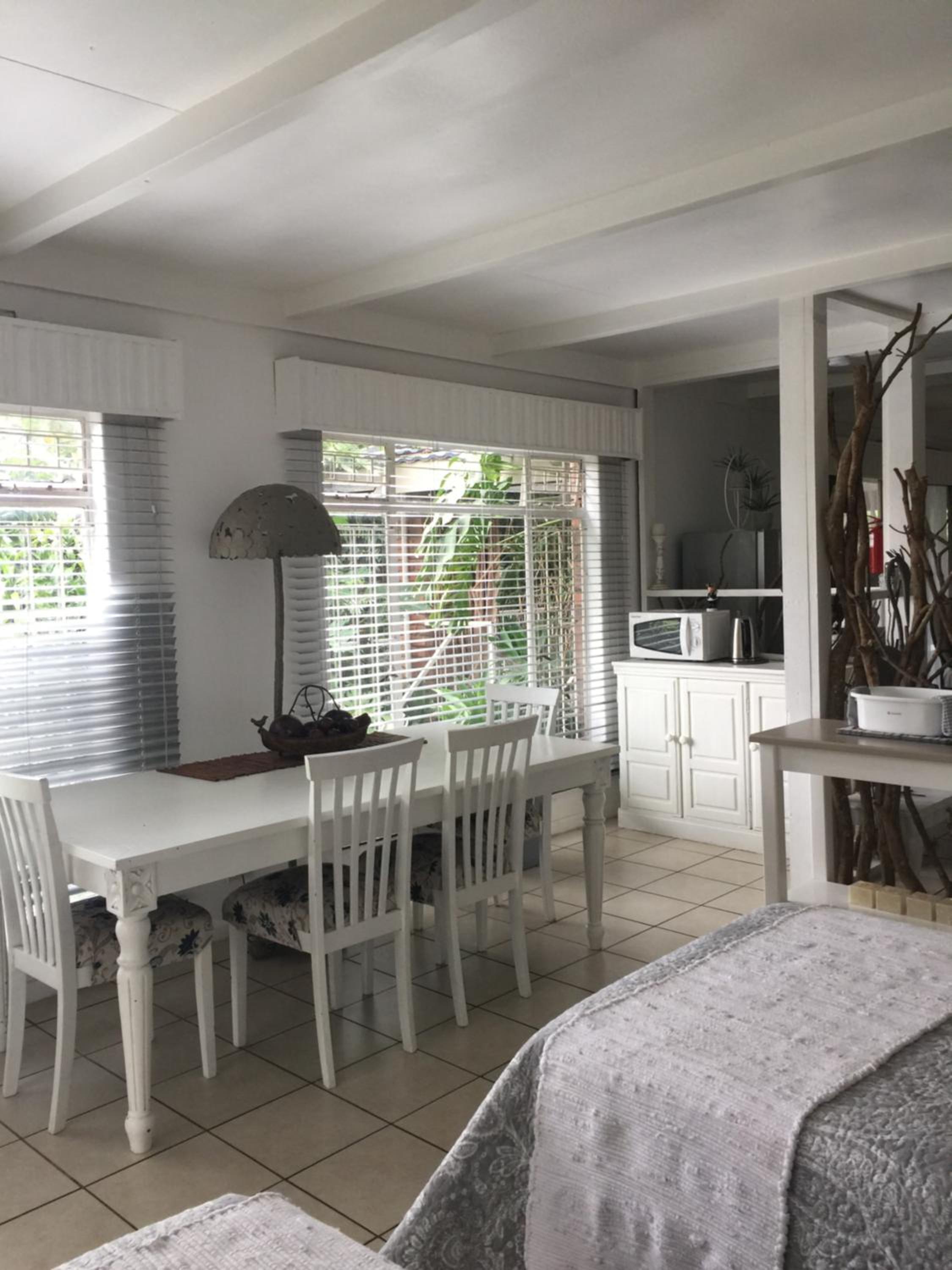Family Suite with Balcony - Photo 2