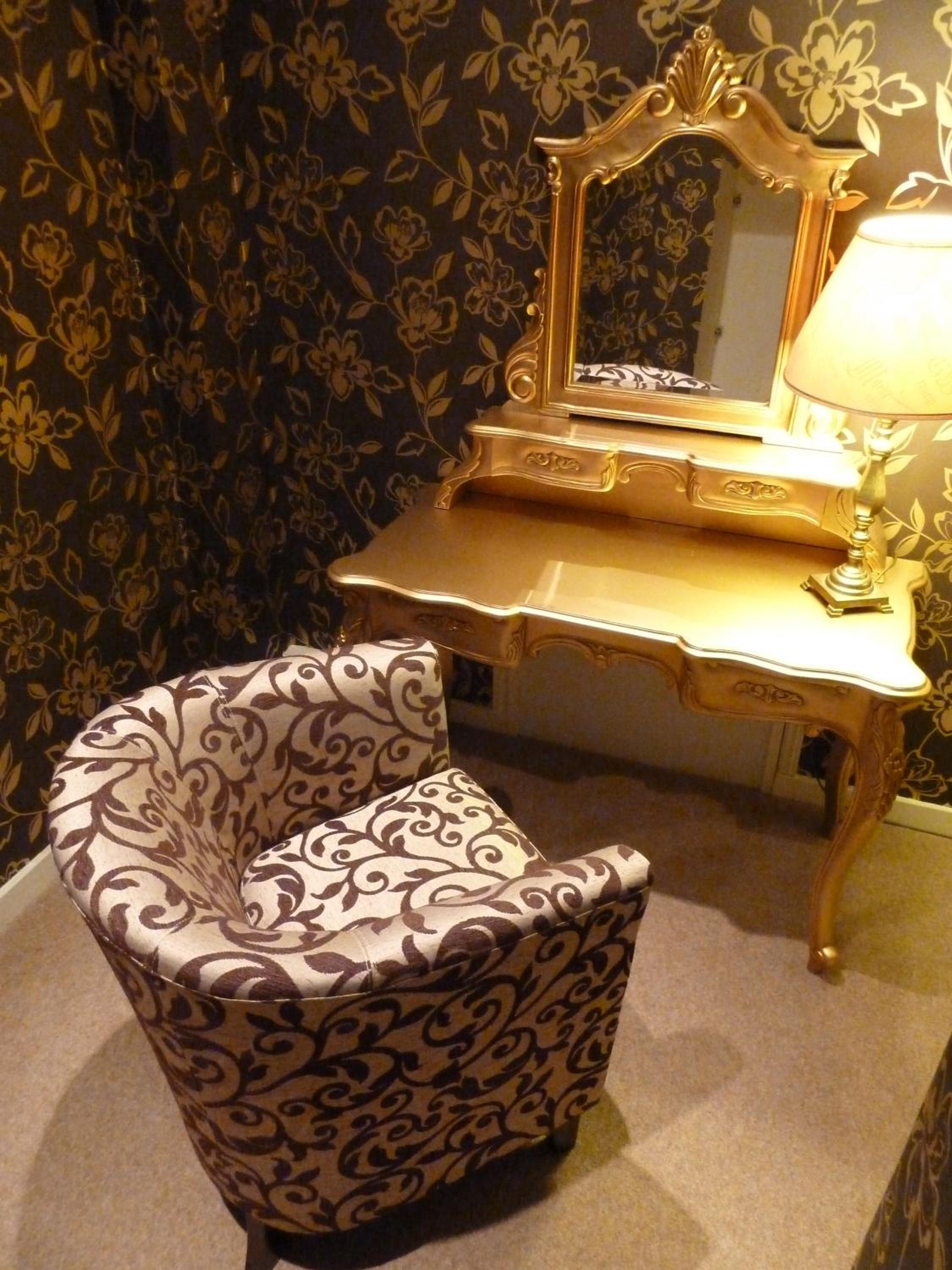 Four-Poster Suite - Photo 2