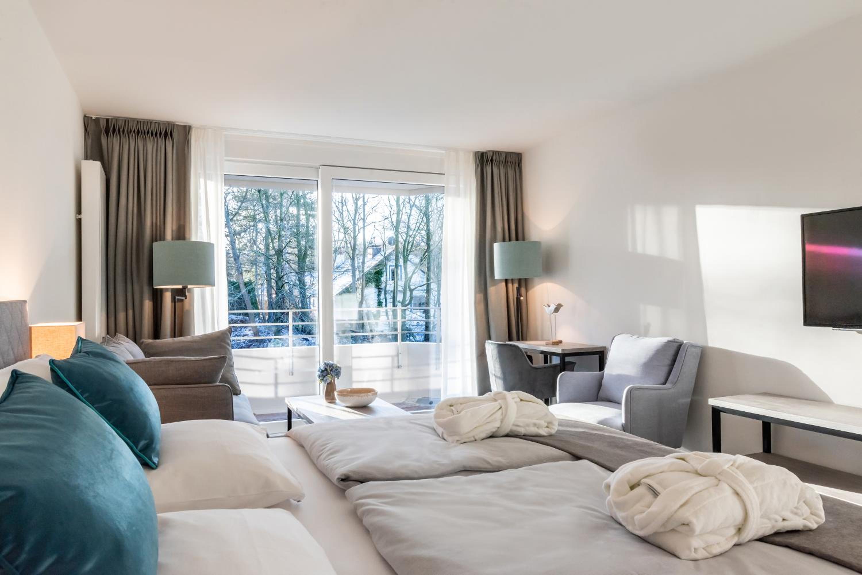 Double room with Forest View thumbnail 6