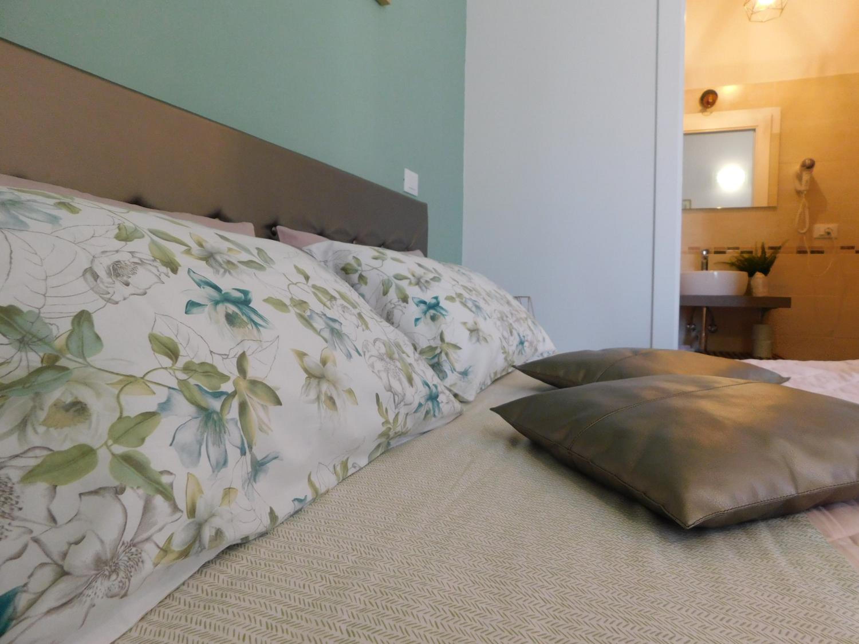 Double or Twin Room with Private Bathroom photo 3