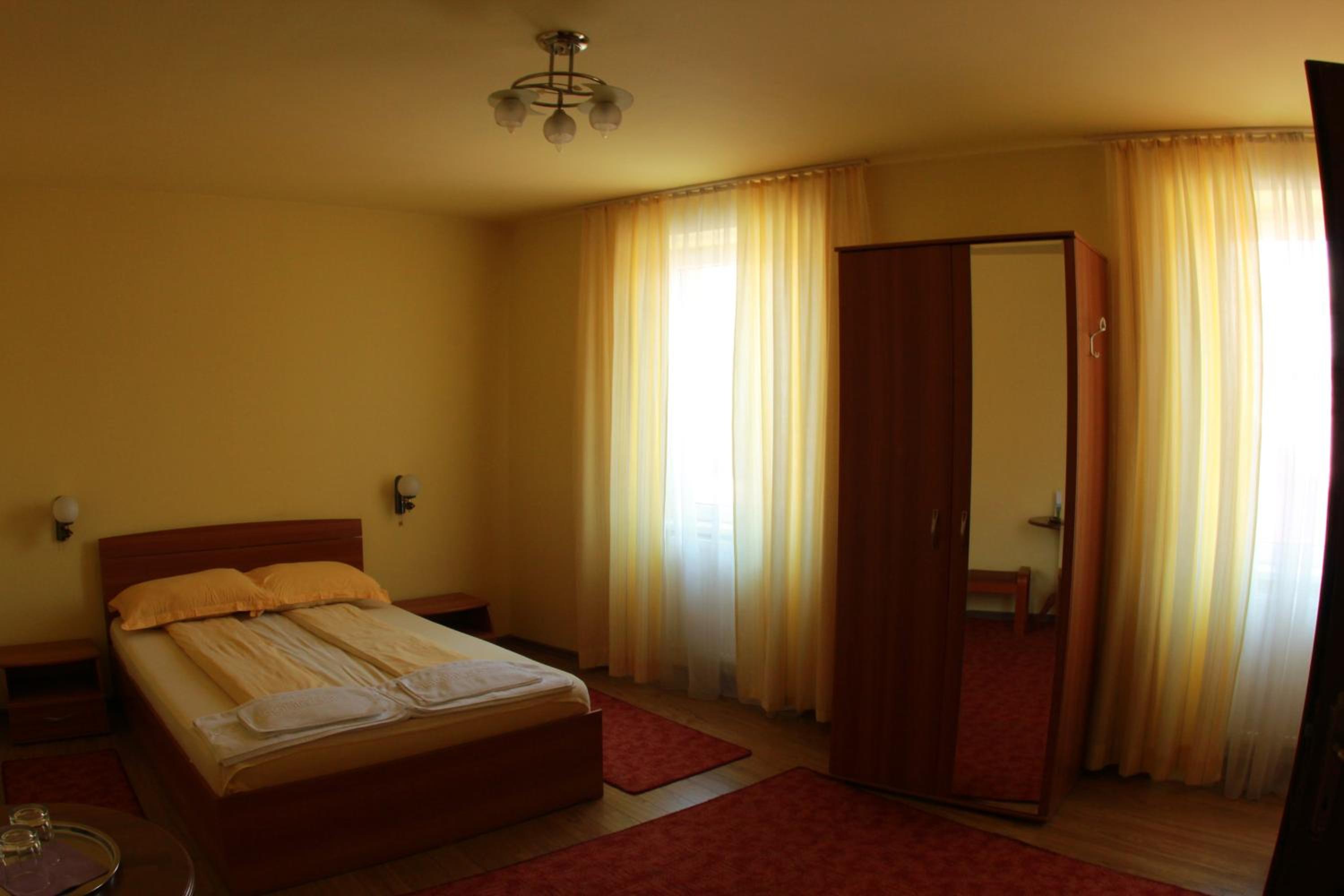 Two-Bedroom Suite - Photo 5