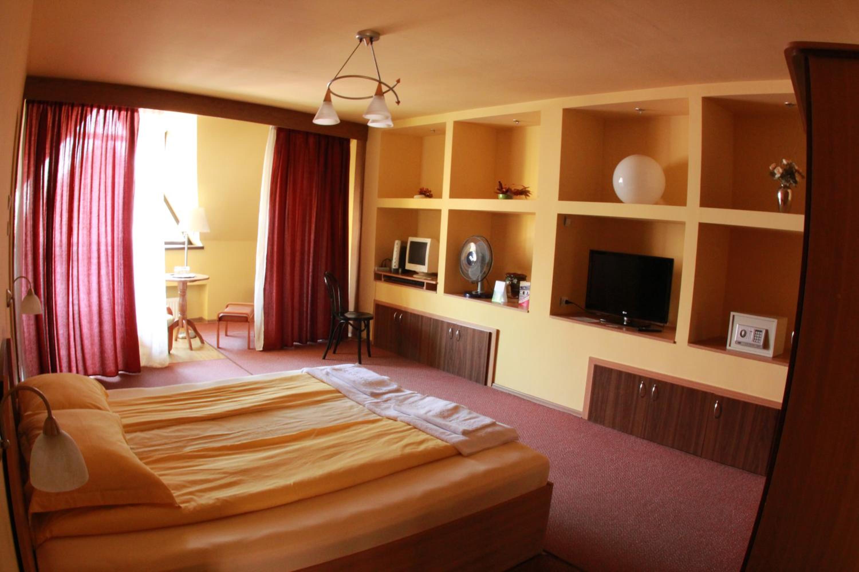 Double or Twin Room - Photo 3