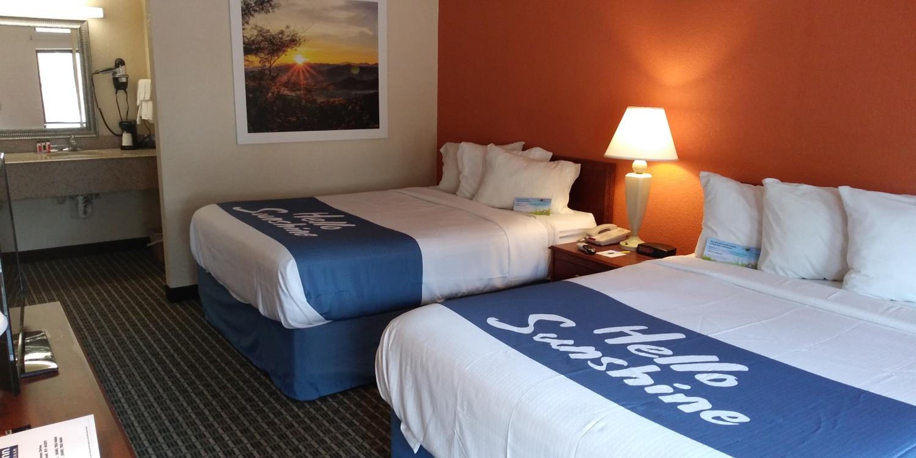 Queen Room with Two Queen Beds - Non-Smoking - Photo 1