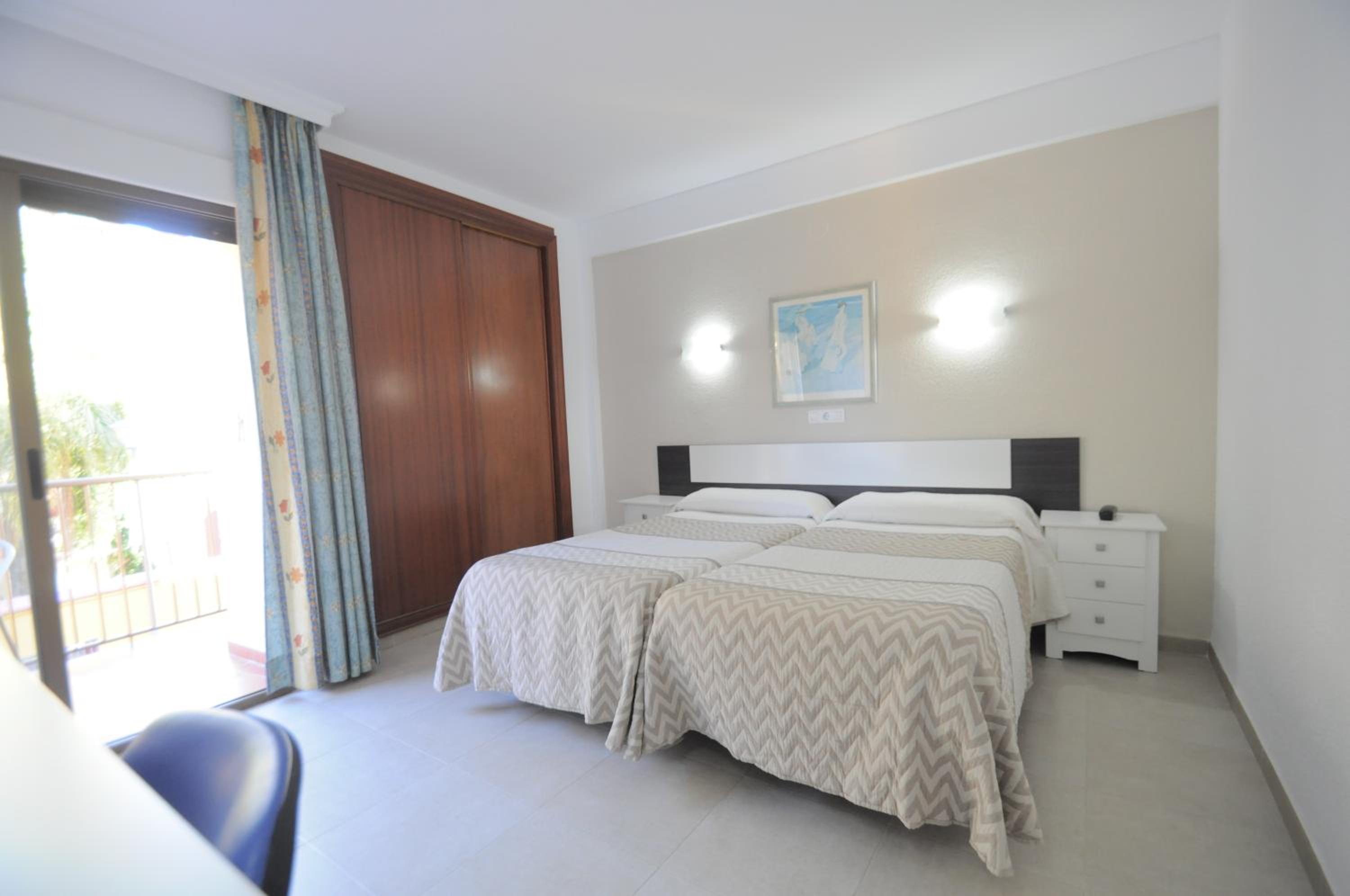 Double or Twin Room with Terrace photo 2