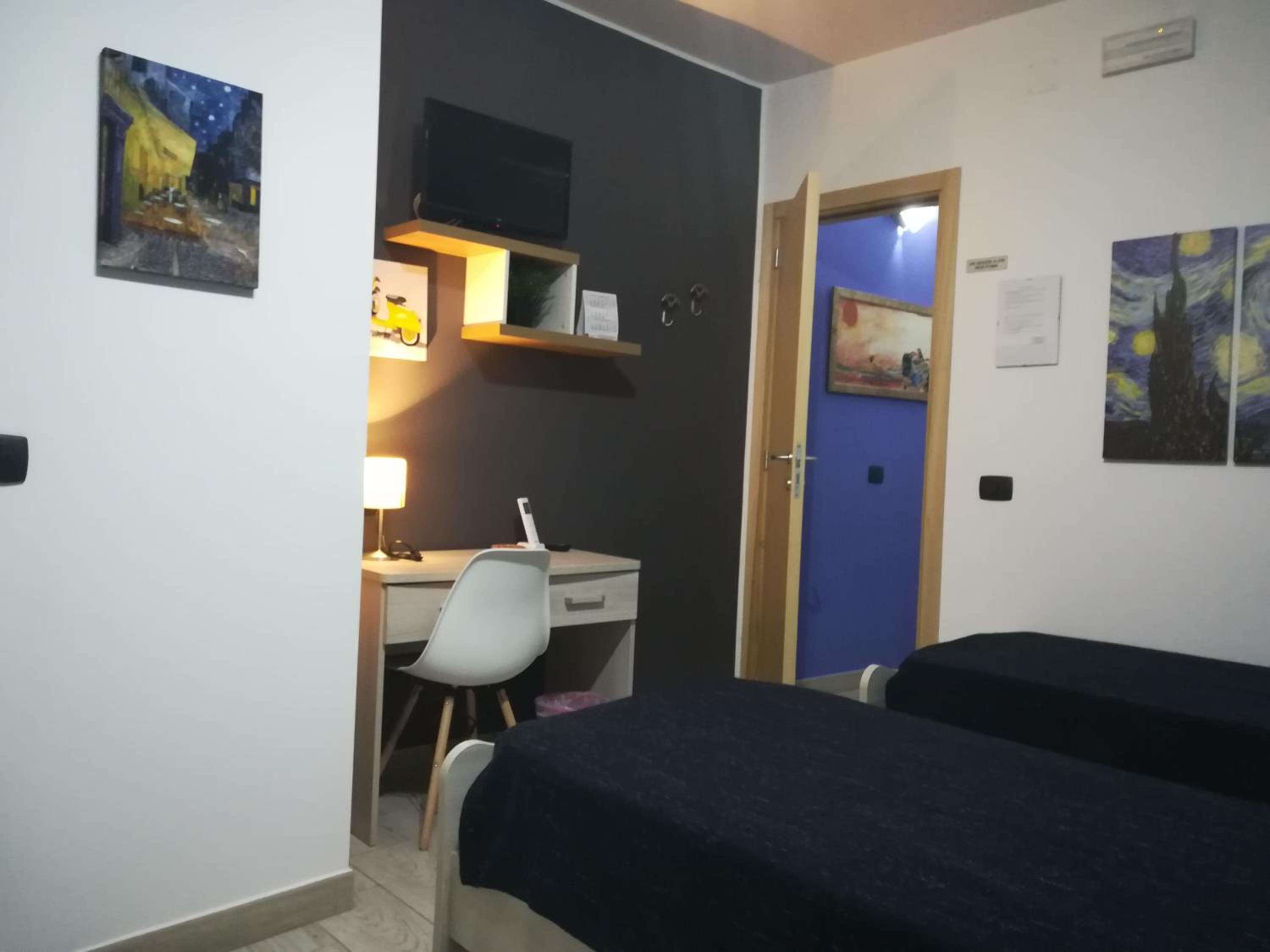 Twin Room with Balcony photo 3