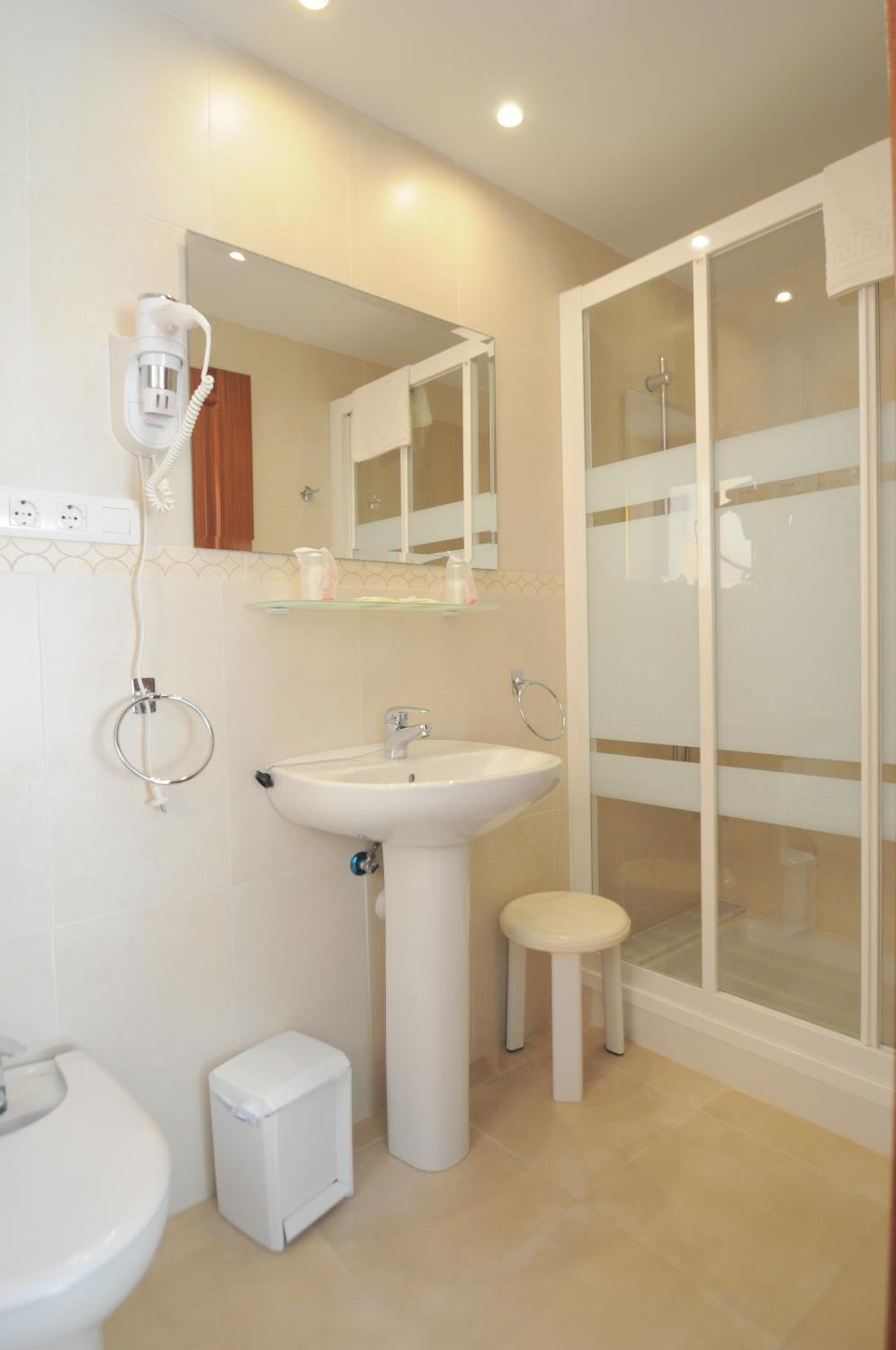 Twin Room with Balcony photo 3