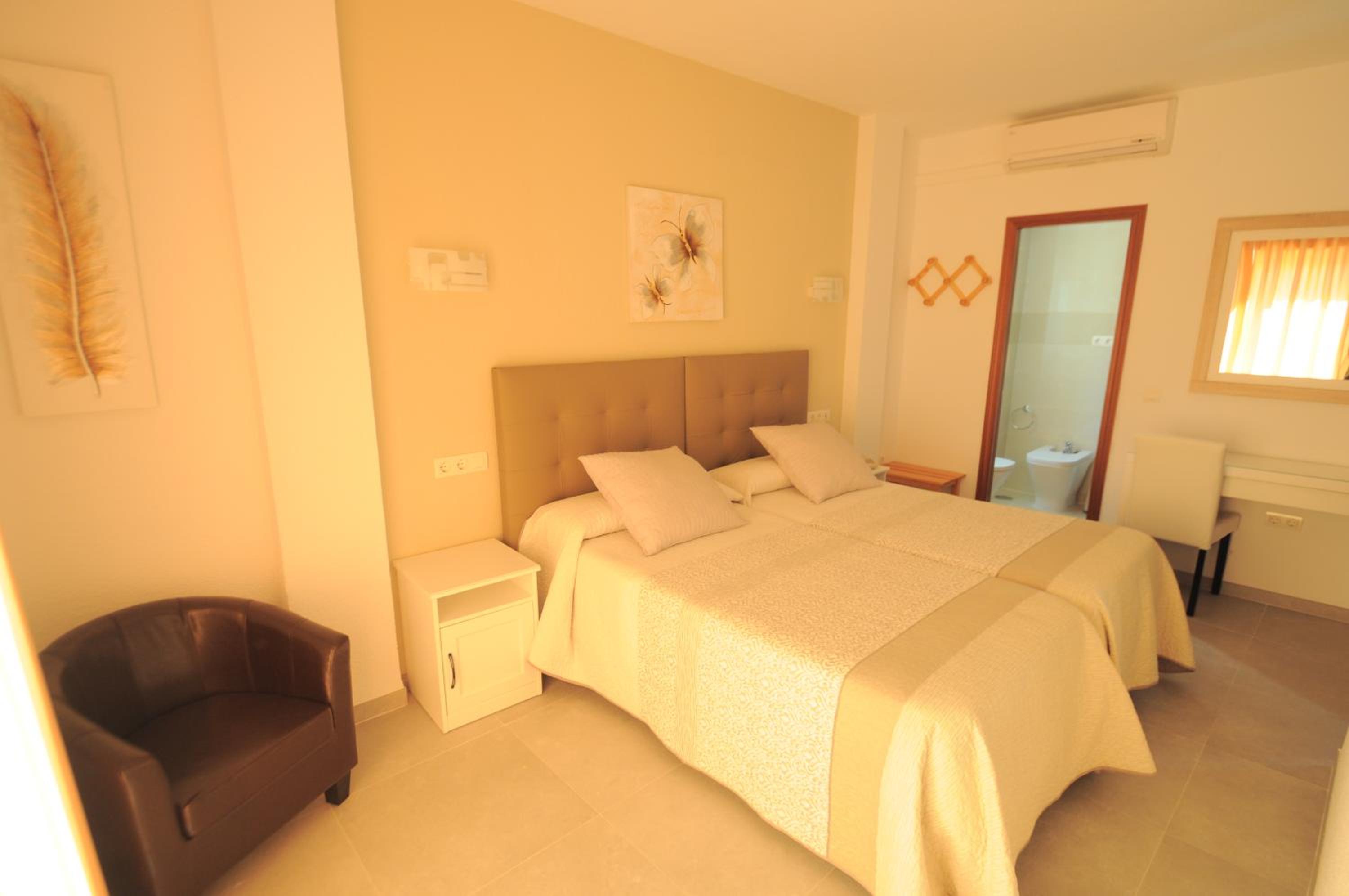 Twin Room with Balcony photo 2