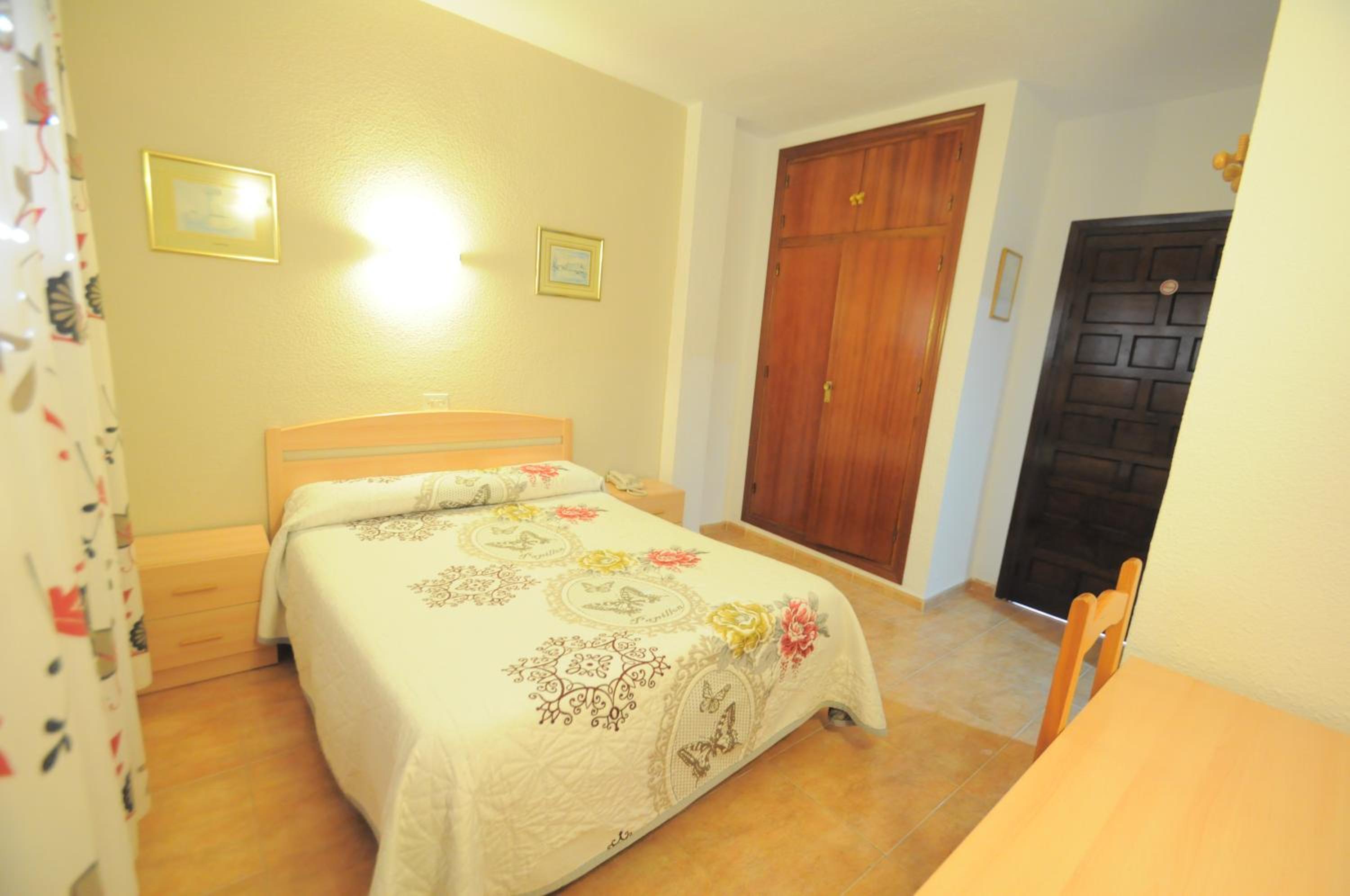 Budget Double Room photo 2