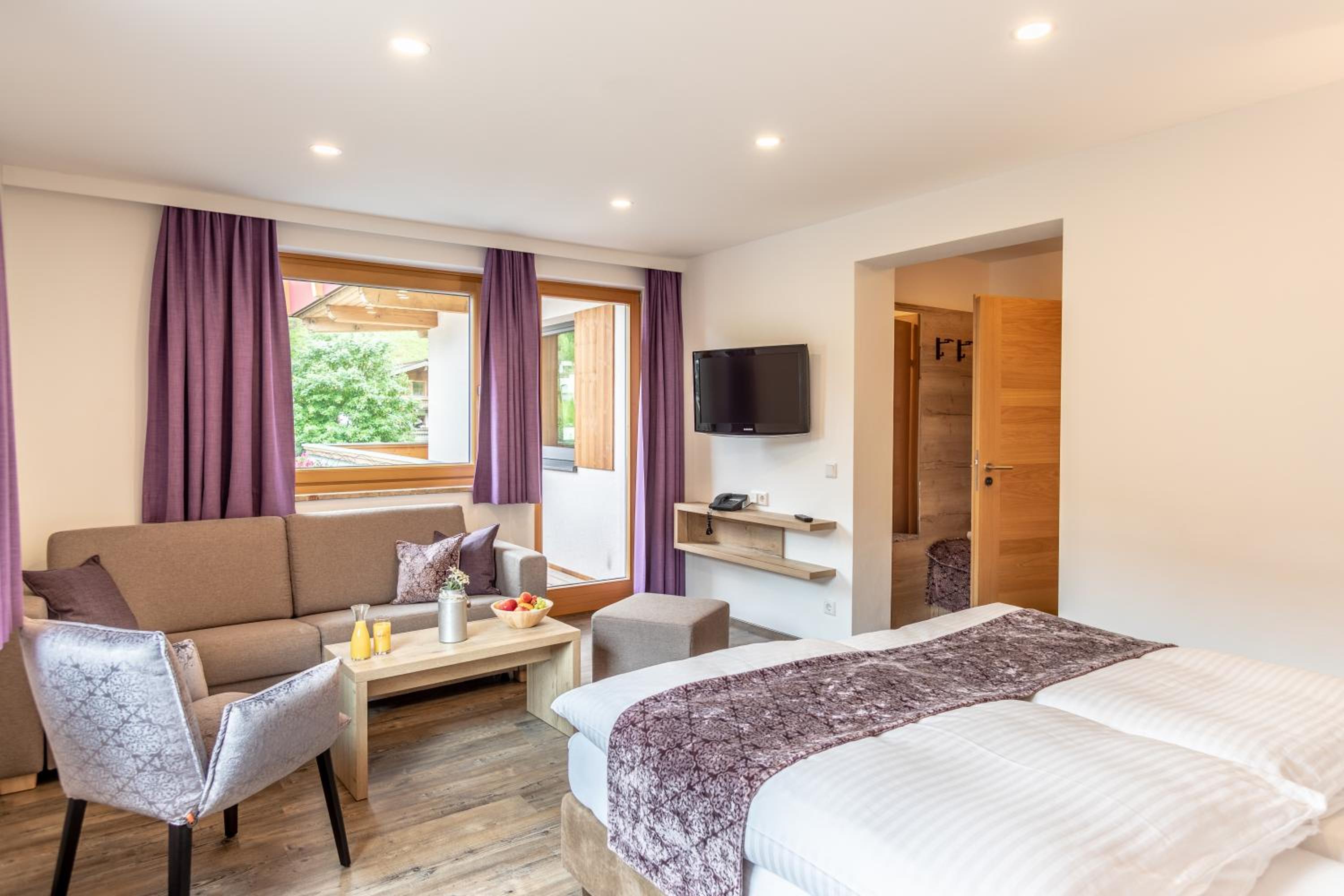Junior Suite with Balcony photo 3