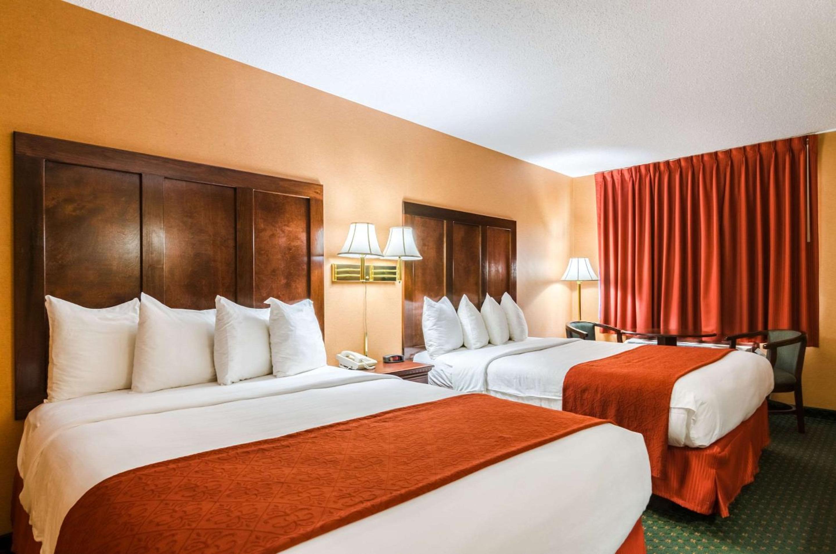 Queen Room with Two Queen Beds - Non-Smoking photo 1