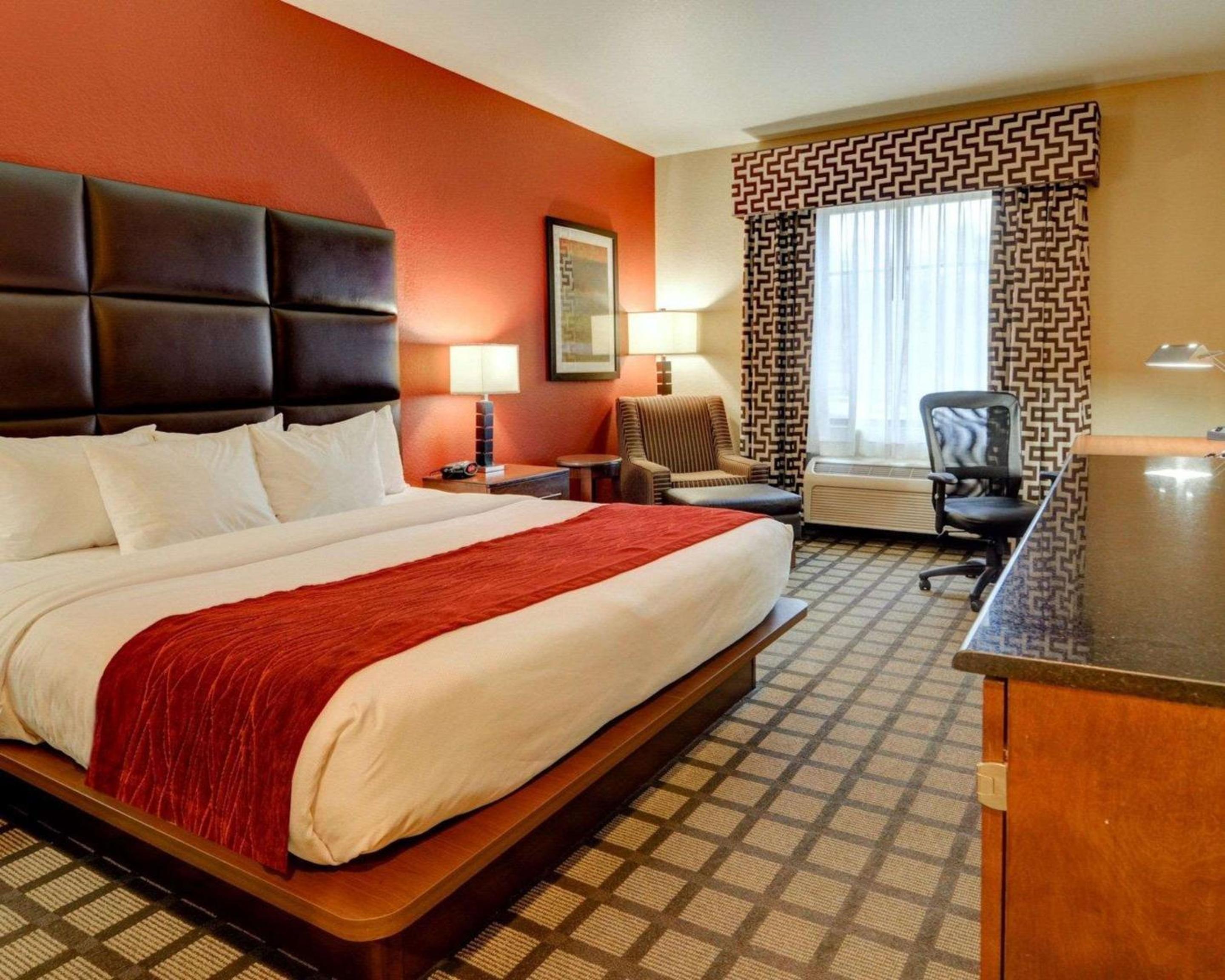 King Room - Non-Smoking photo 2