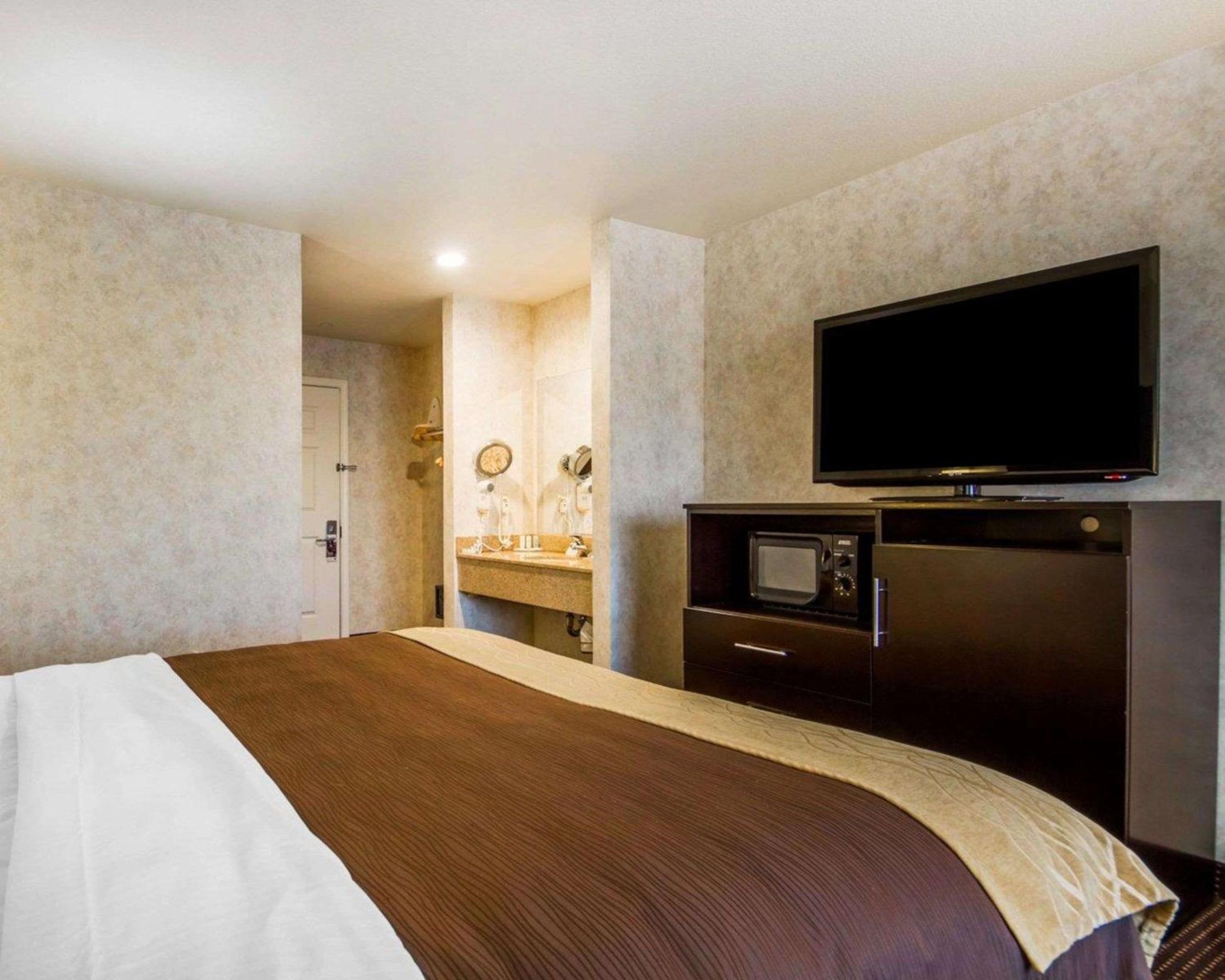 Queen Room - Accessible/Non-Smoking - Photo 1