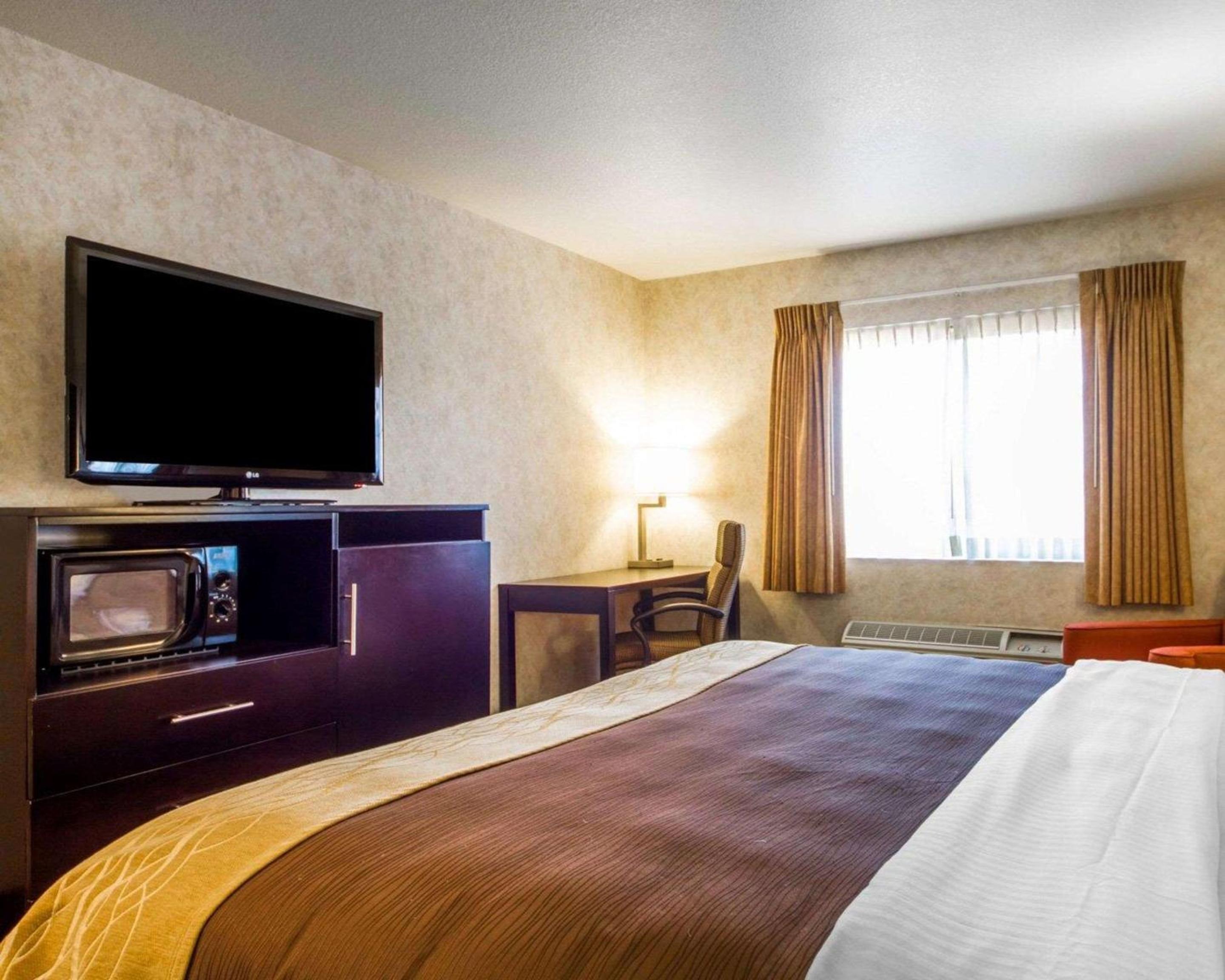 King Room - Non-Smoking - Photo 1