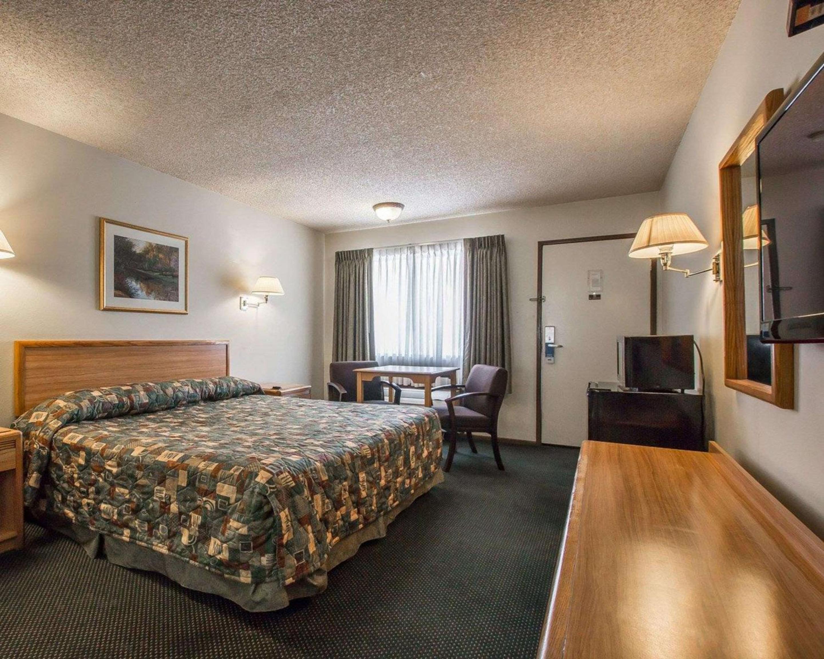 King Room - Non-Smoking - Photo 1