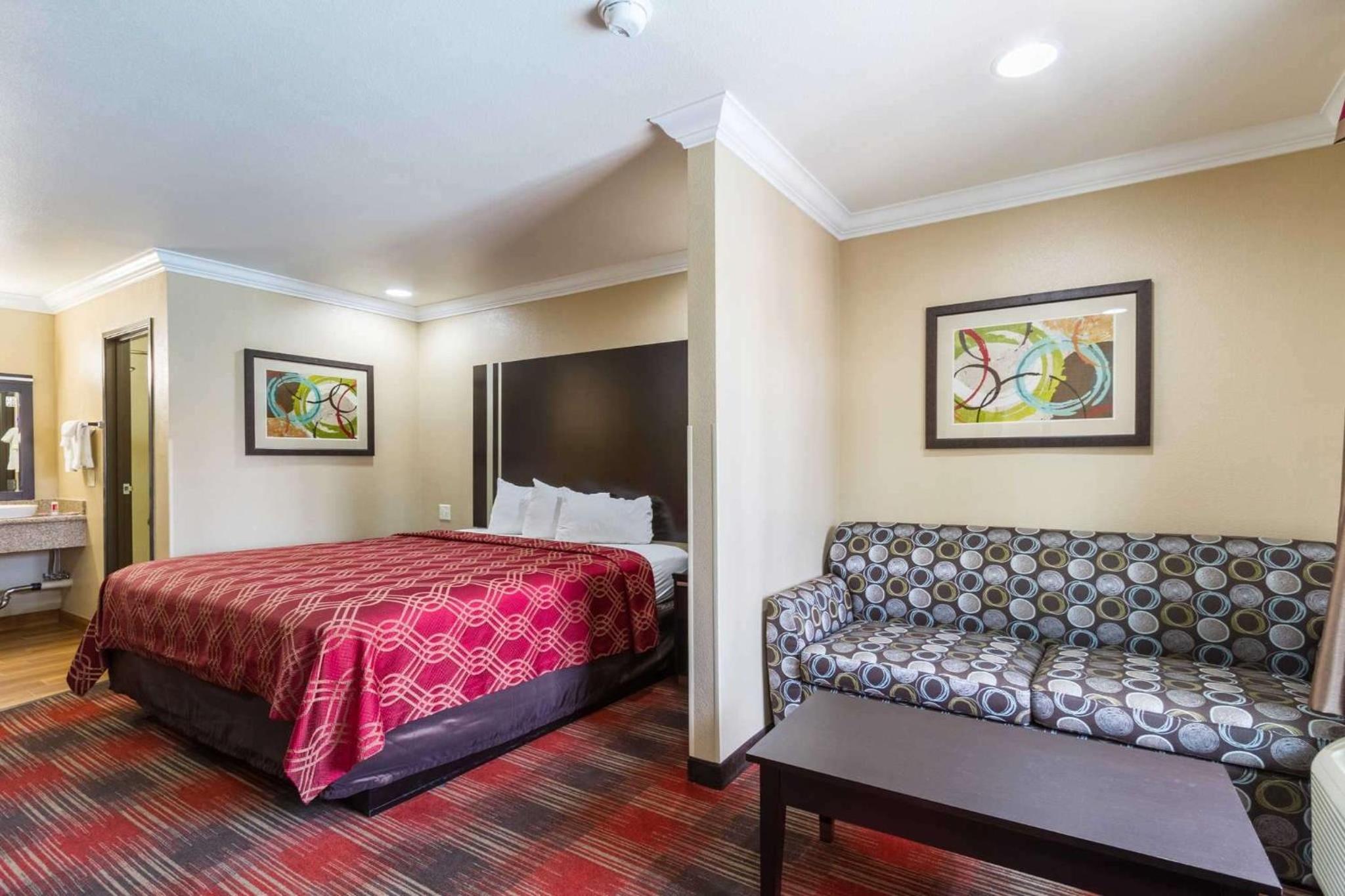King Suite with Sofa Bed - Non-Smoking - Photo 6