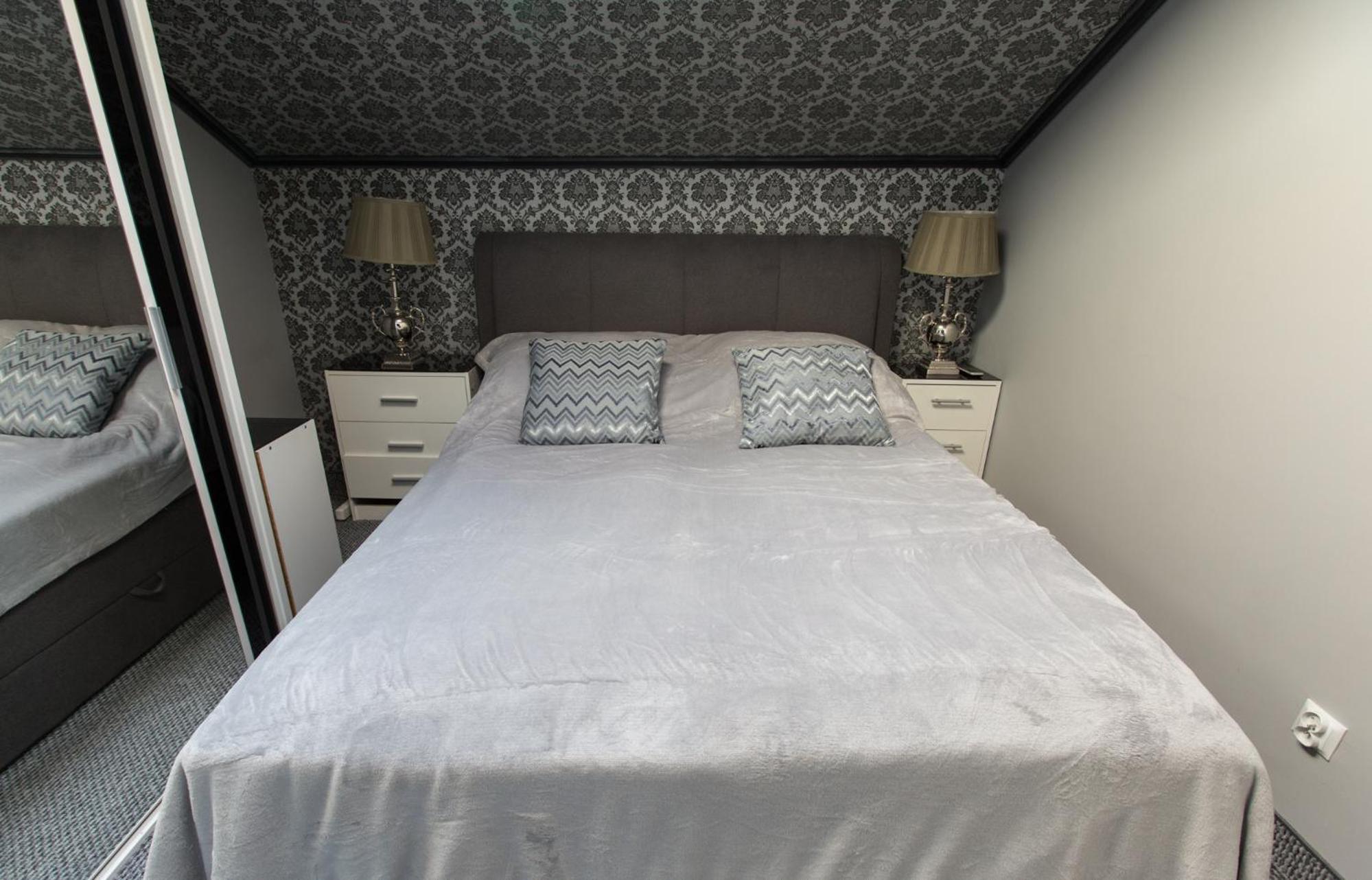 Deluxe Apartment photo 2