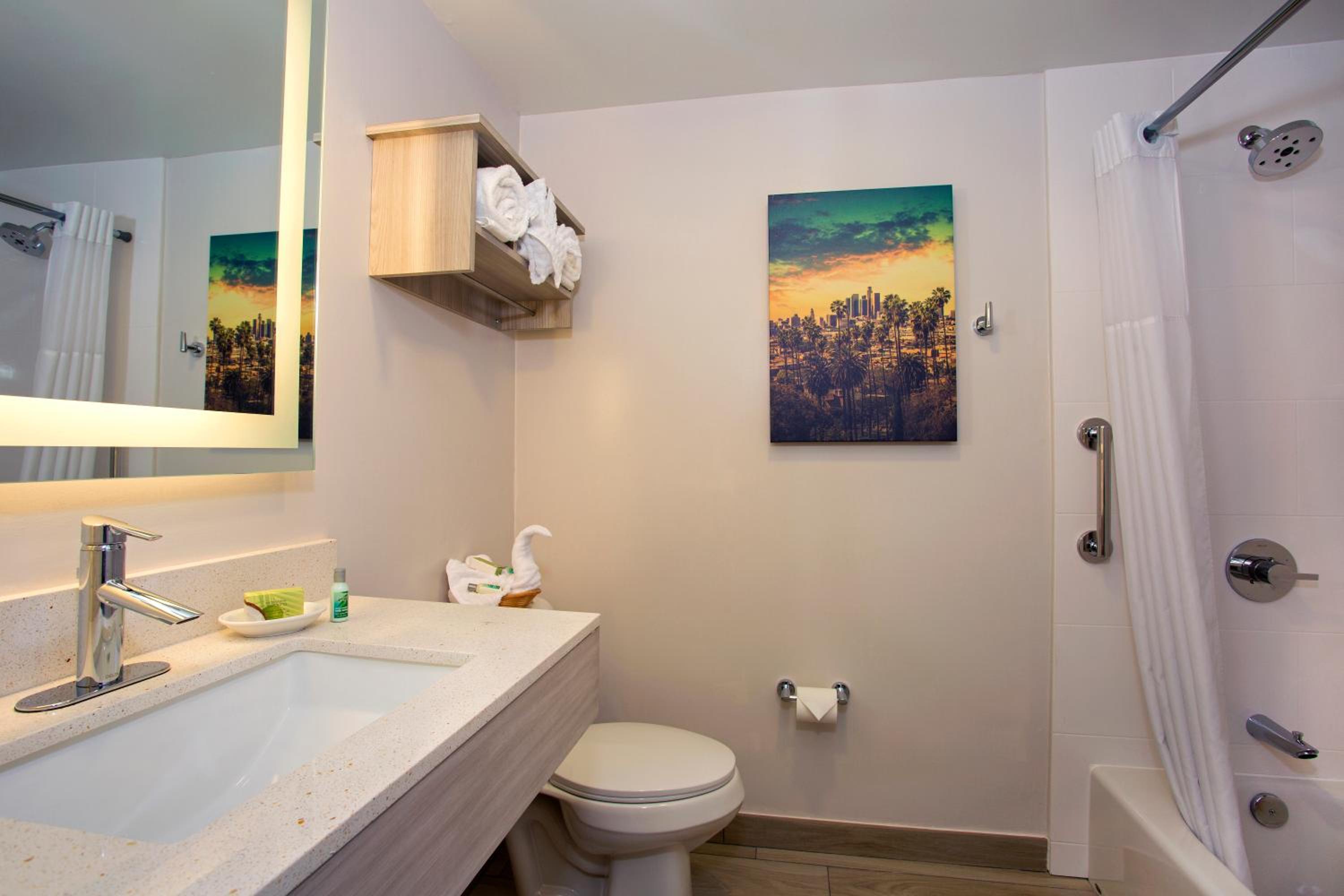 Two-Room Suite with Two Double Beds thumbnail 5