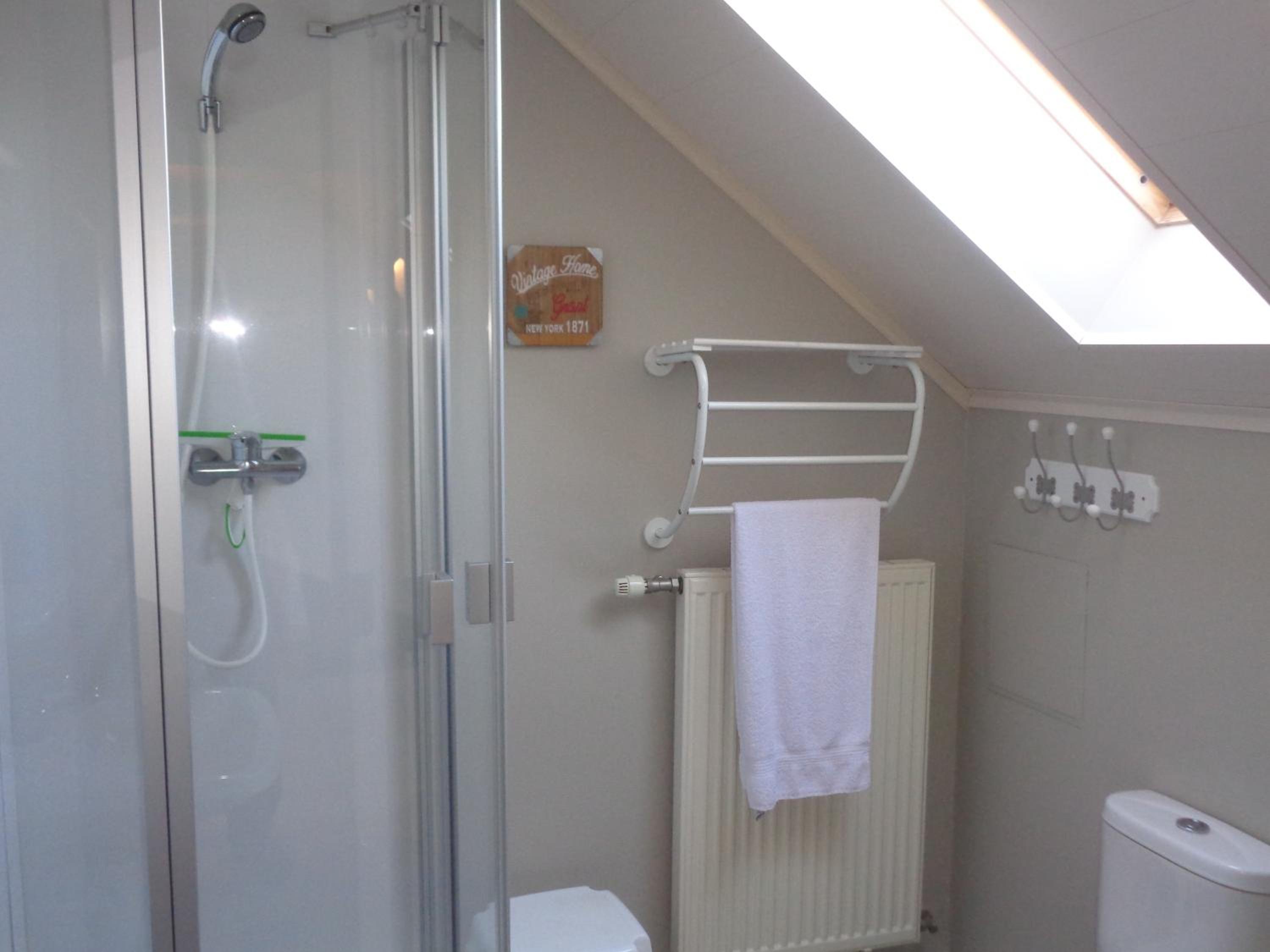 Standard Double Room - Photo 6
