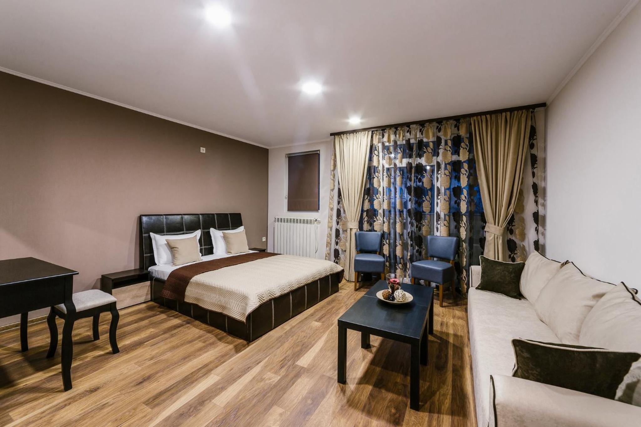 King Room with Balcony - Photo 2
