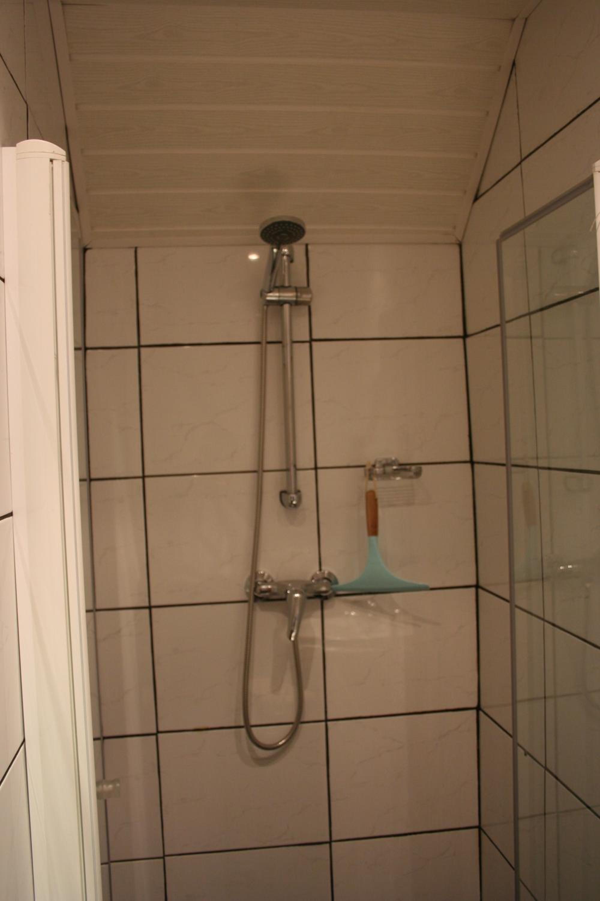 Double Room with Private Bathroom - Photo 9