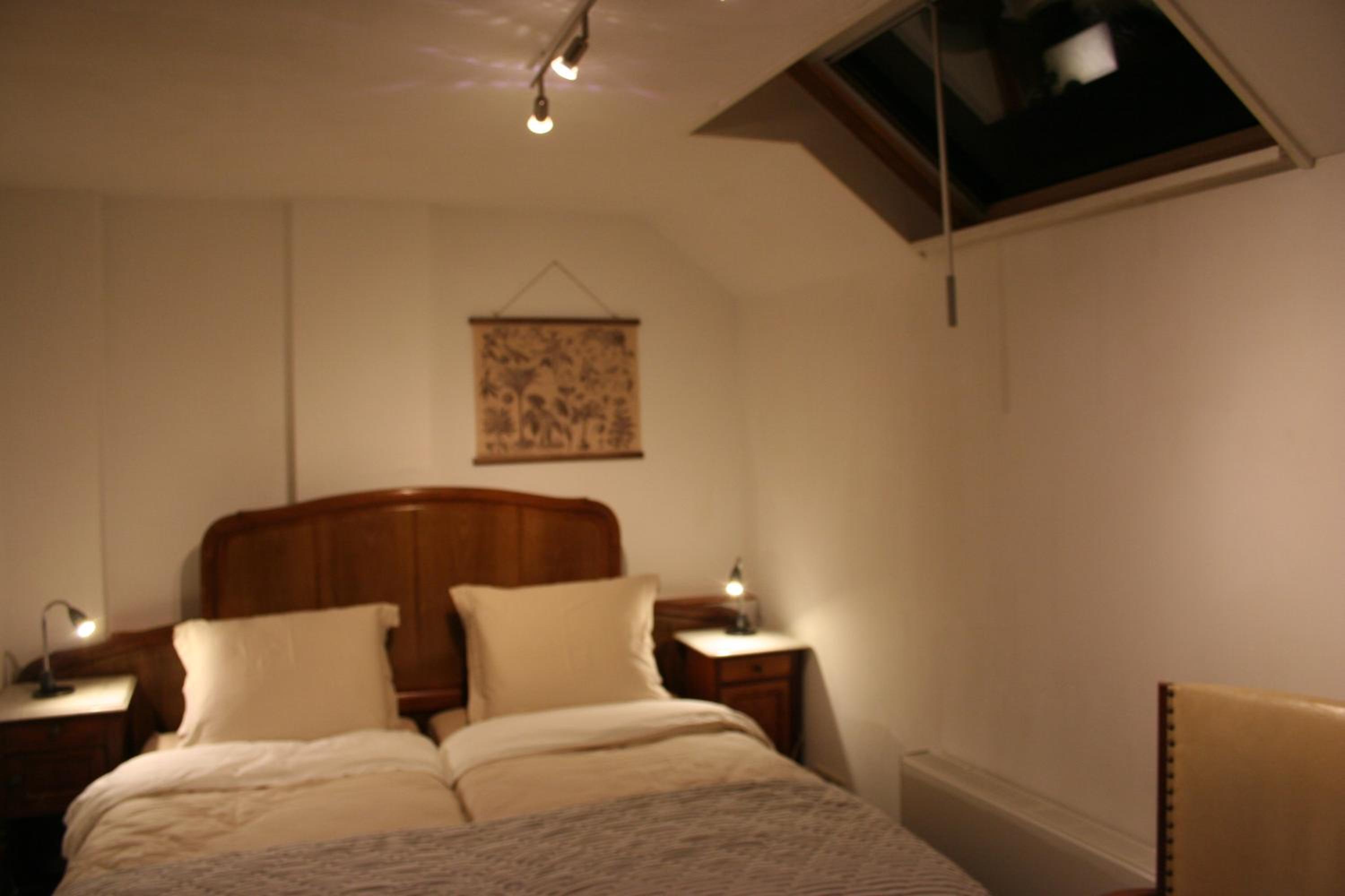 Double Room with Private Bathroom - Photo 8