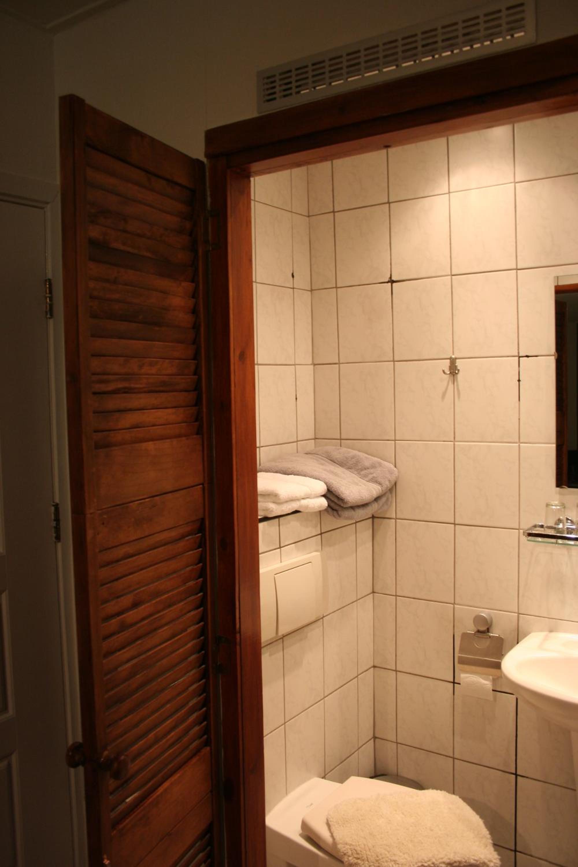 Double Room with Private Bathroom - Photo 2