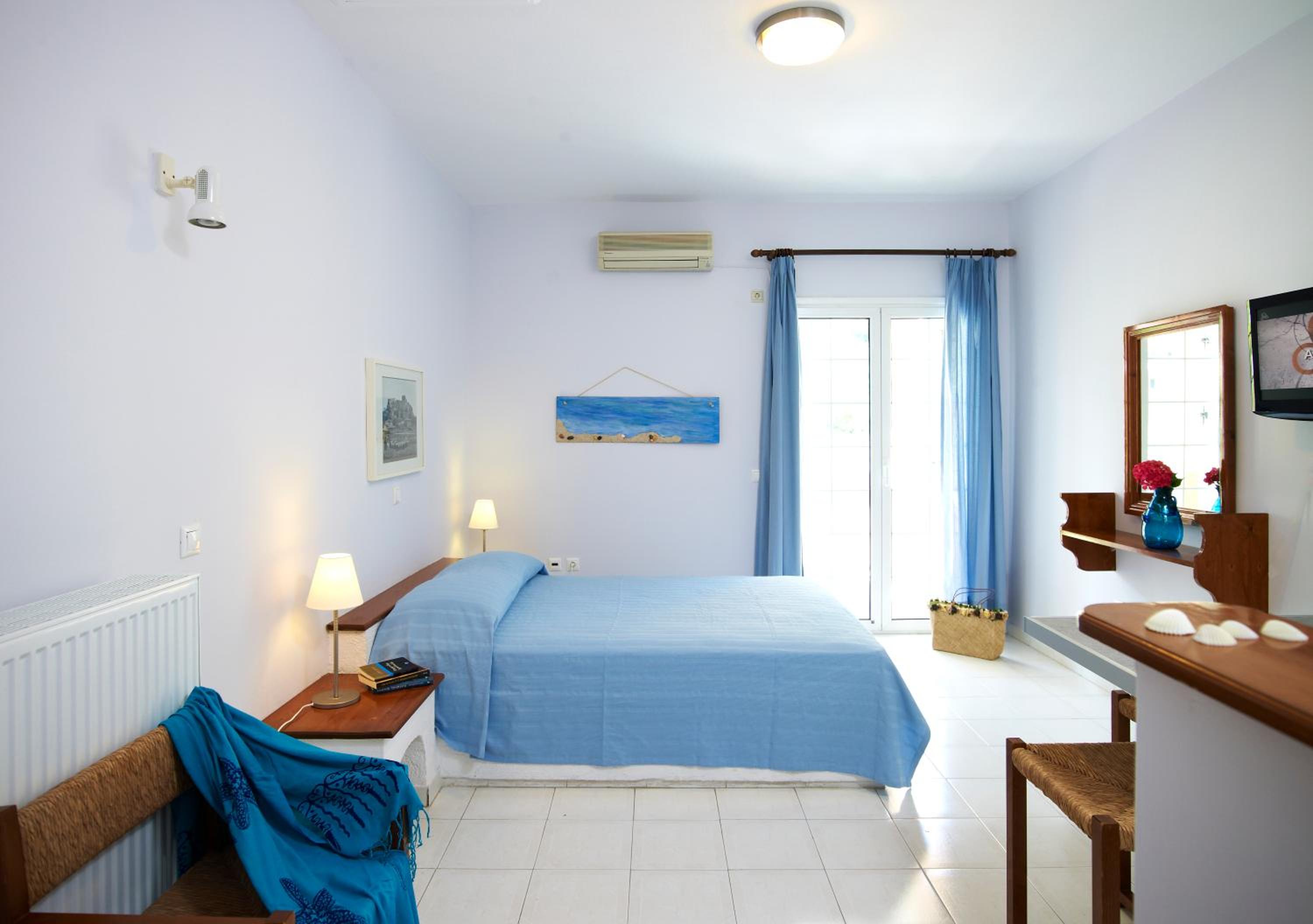 Studio with Balcony and Mountain View- First Floor photo 1
