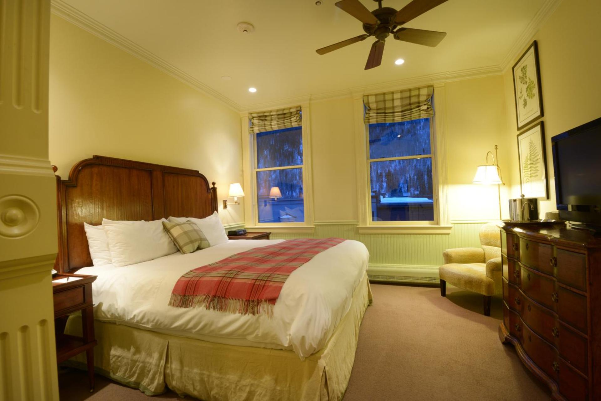 Deluxe King Room with City View