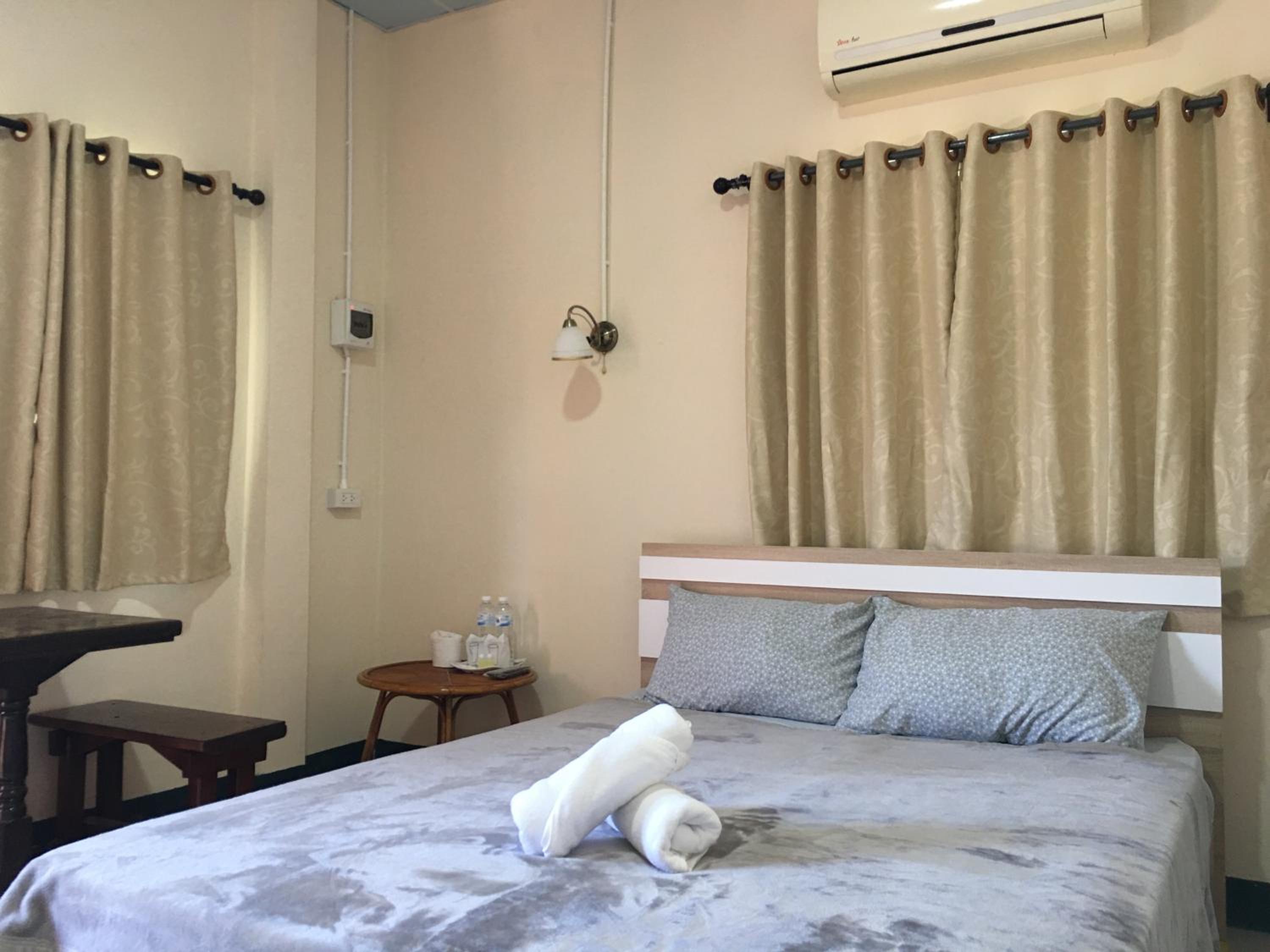Budget Double Room photo 3
