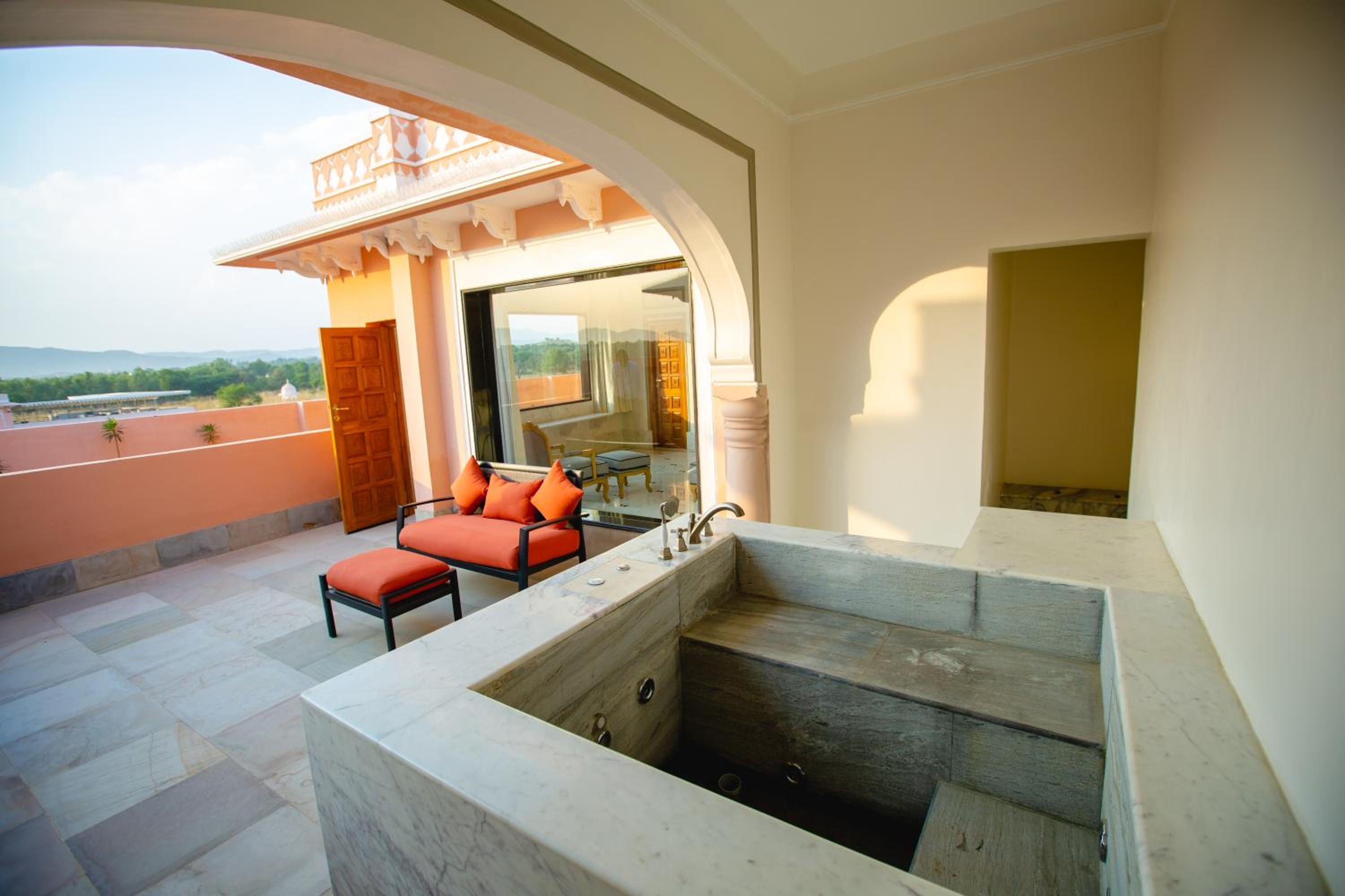  Royal Exclusive Villa Suite with Private Pool : Welcome drink on arrival, 2 pints of Kingfisher lager beer, One child up to 10 years complimentary without extra bed,20% discount on all resort services   - Photo 17