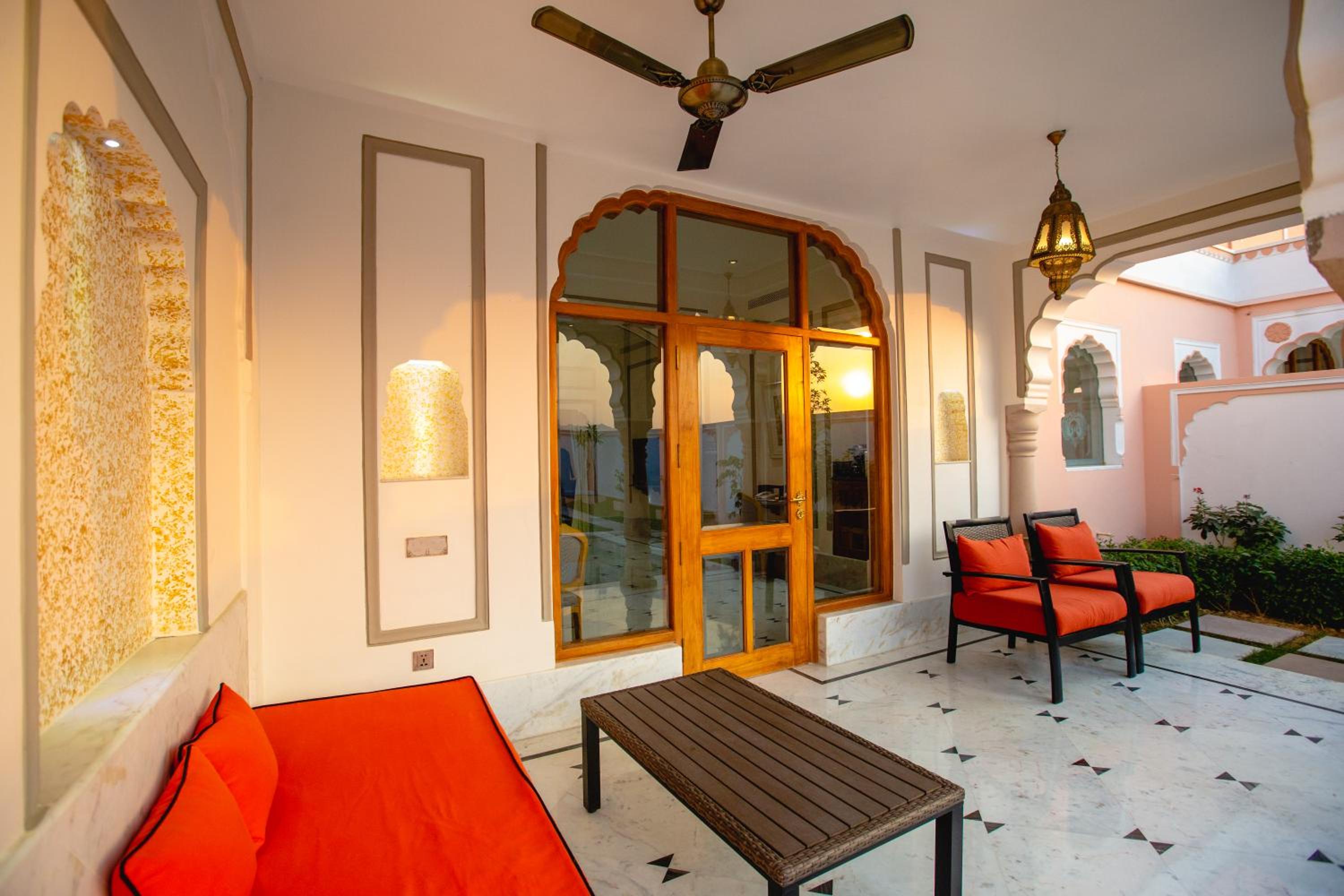  Royal Villa Suite with Private Pool : Welcome drink on arrival, 2 pints of Kingfisher lager beer, One child up to 10 years complimentary without extra bed,20% discount on all resort services,Complimentary Mini Bar - Photo 15