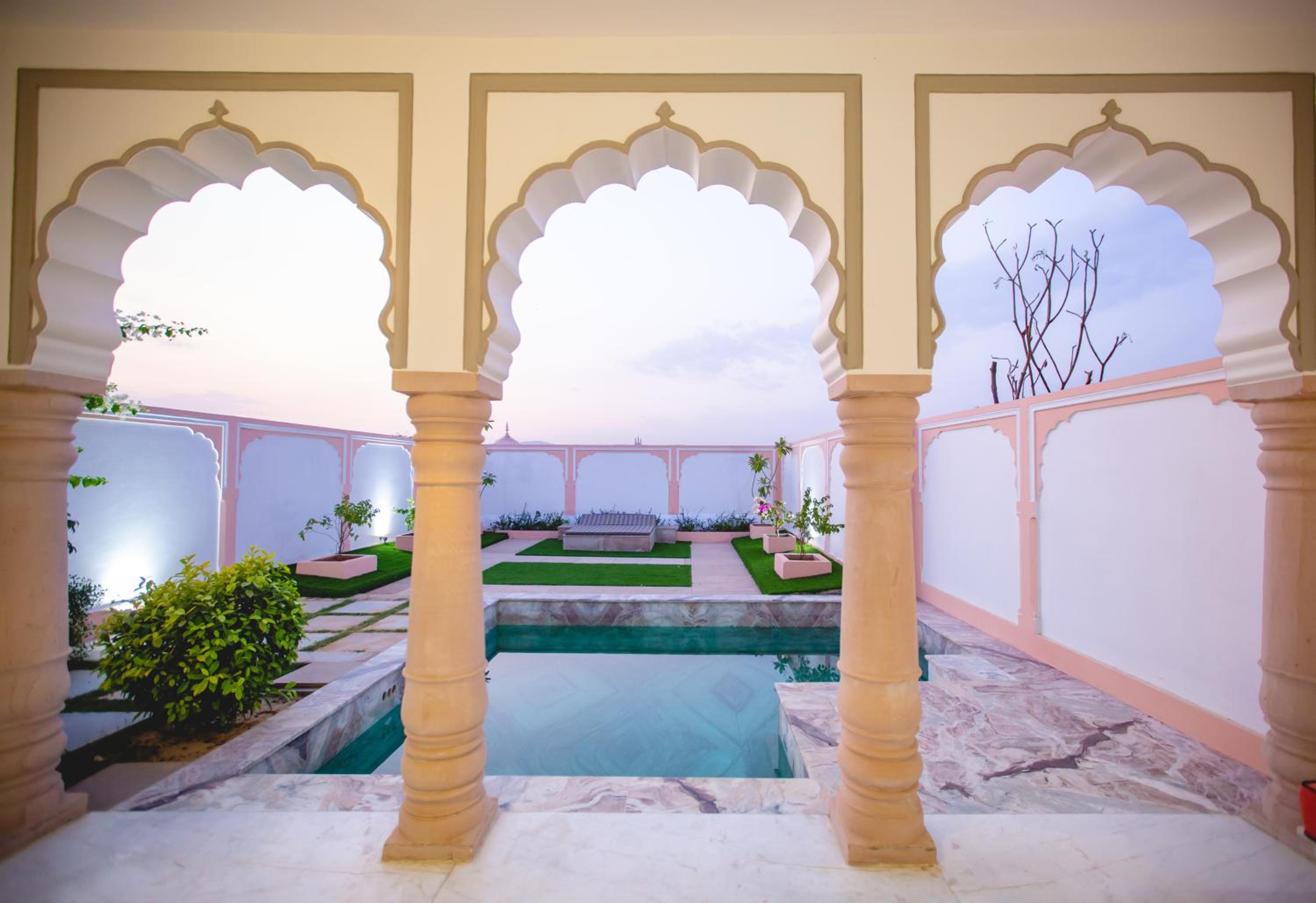  Royal Villa Suite with Private Pool : Welcome drink on arrival, 2 pints of Kingfisher lager beer, One child up to 10 years complimentary without extra bed,20% discount on all resort services,Complimentary Mini Bar - Photo 10