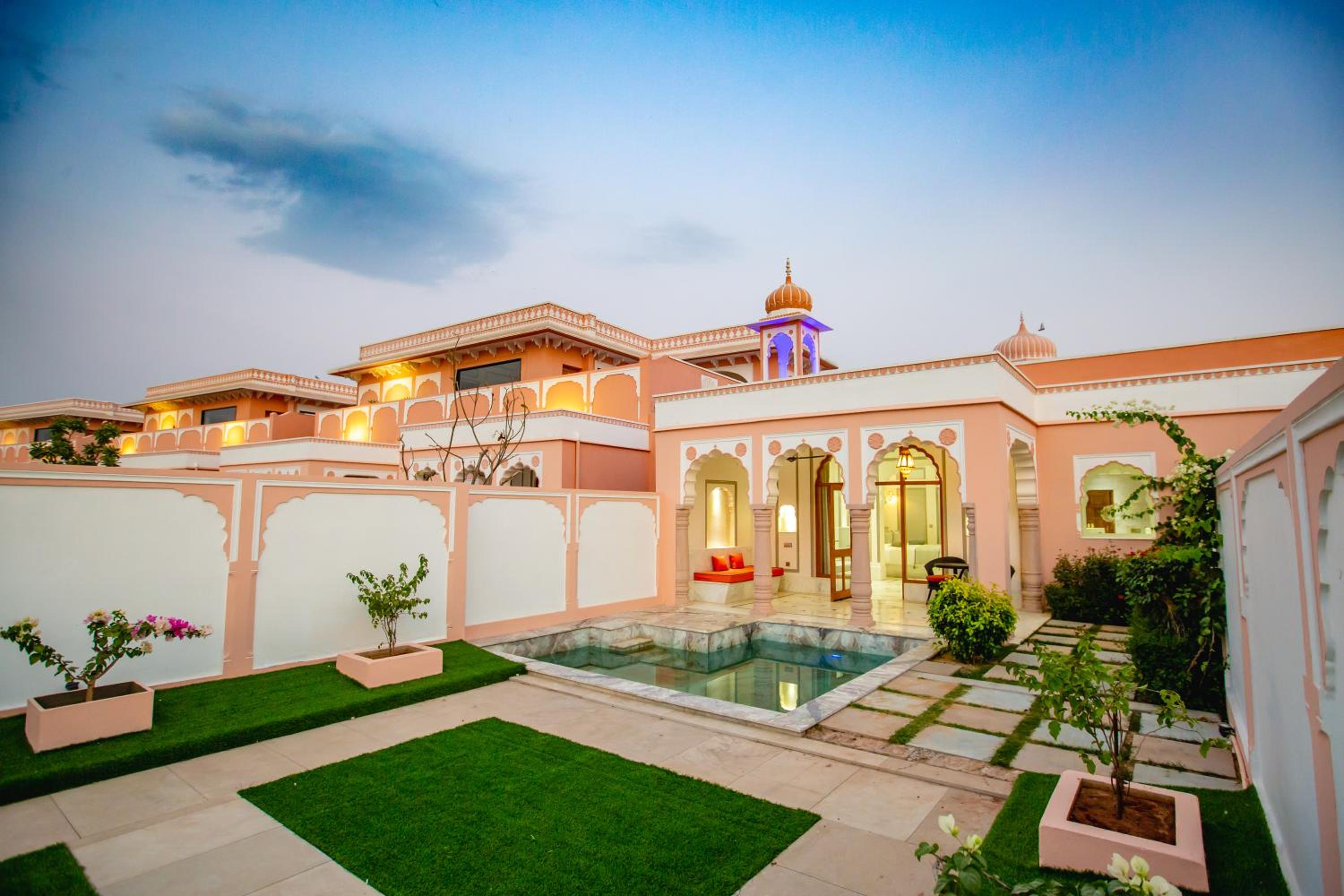  Royal Villa Suite with Private Pool : Welcome drink on arrival, 2 pints of Kingfisher lager beer, One child up to 10 years complimentary without extra bed,20% discount on all resort services,Complimentary Mini Bar - Photo 3