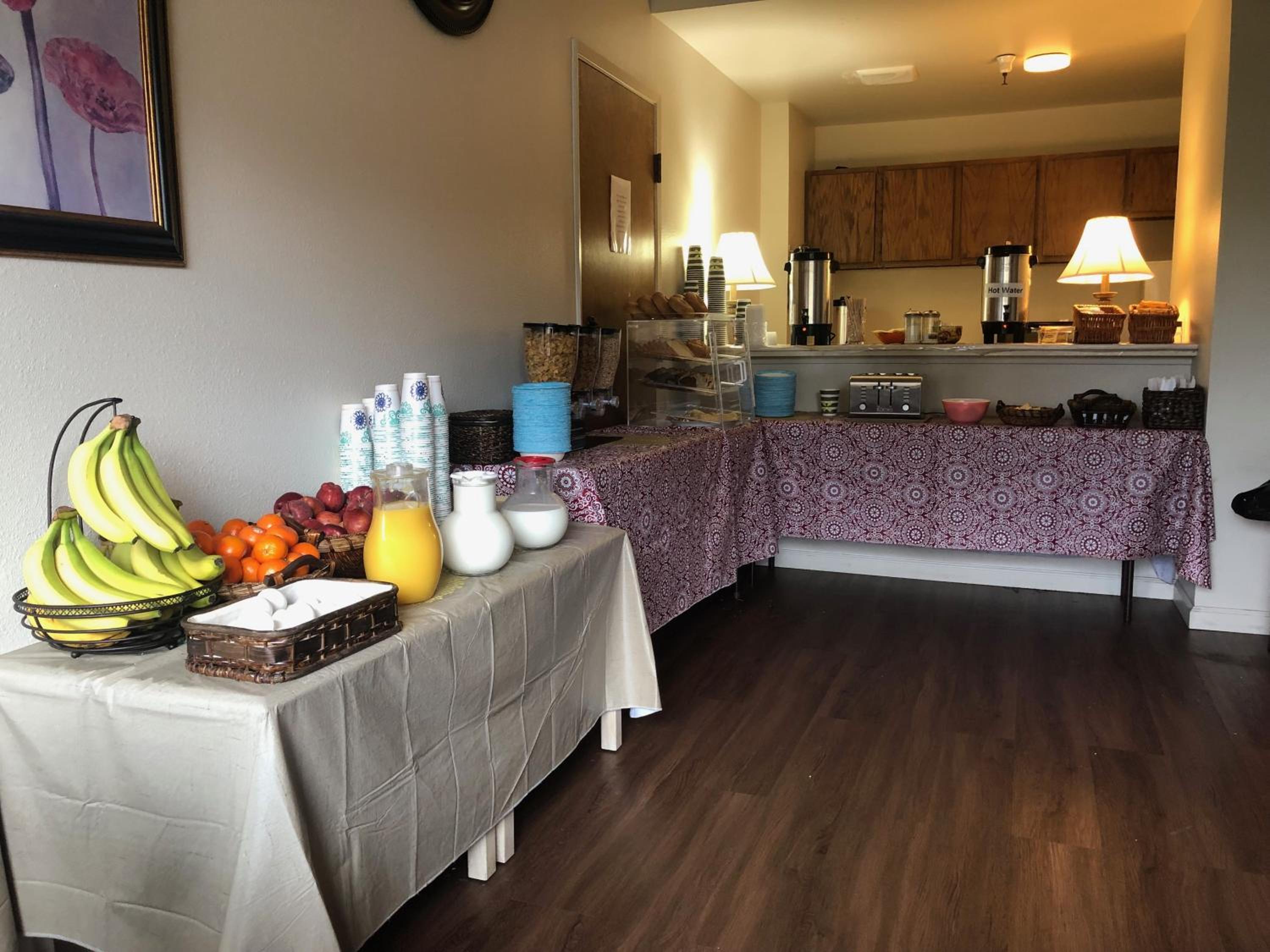 Deluxe King Suite - Photo 11