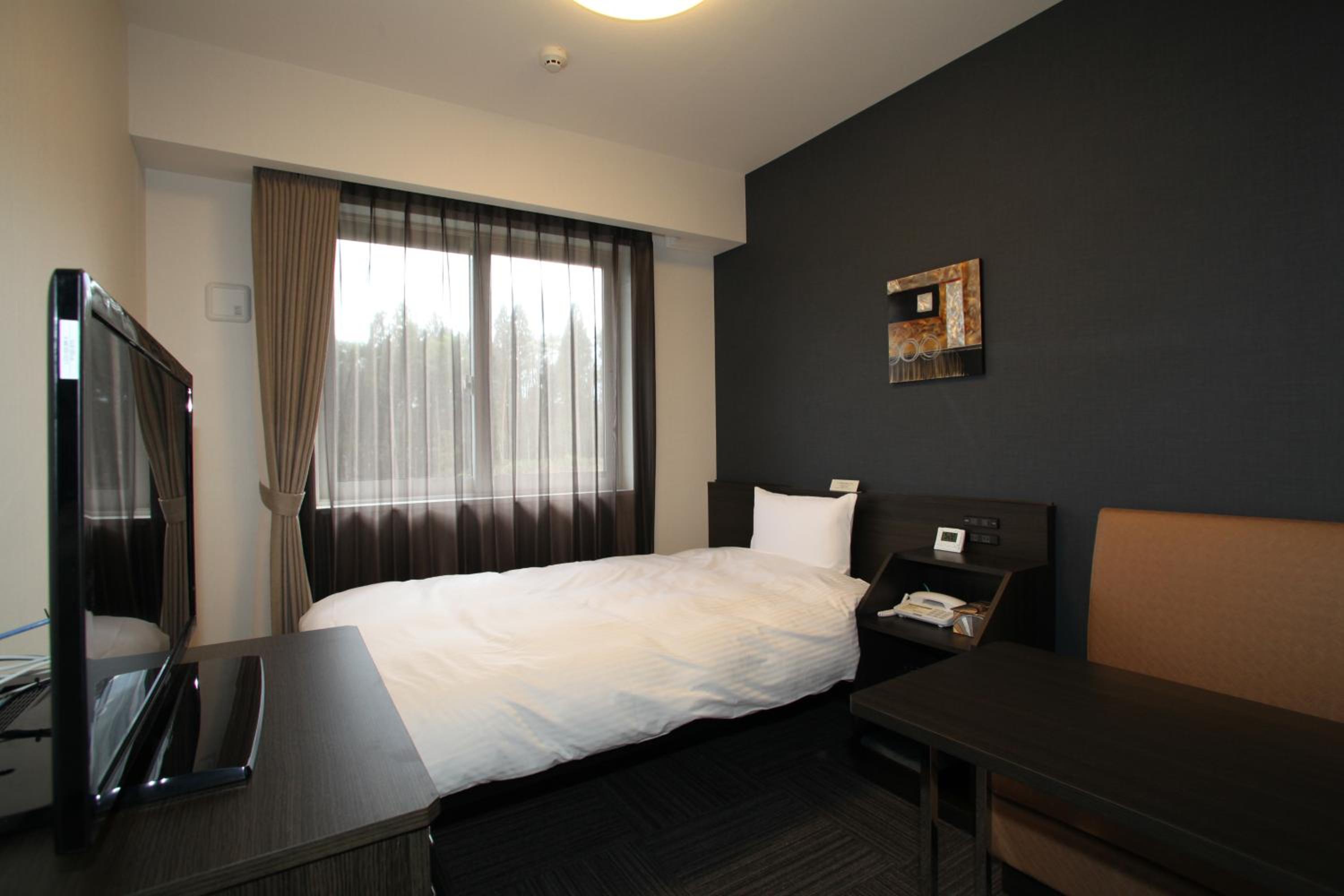 Single Room - Smoking photo 1