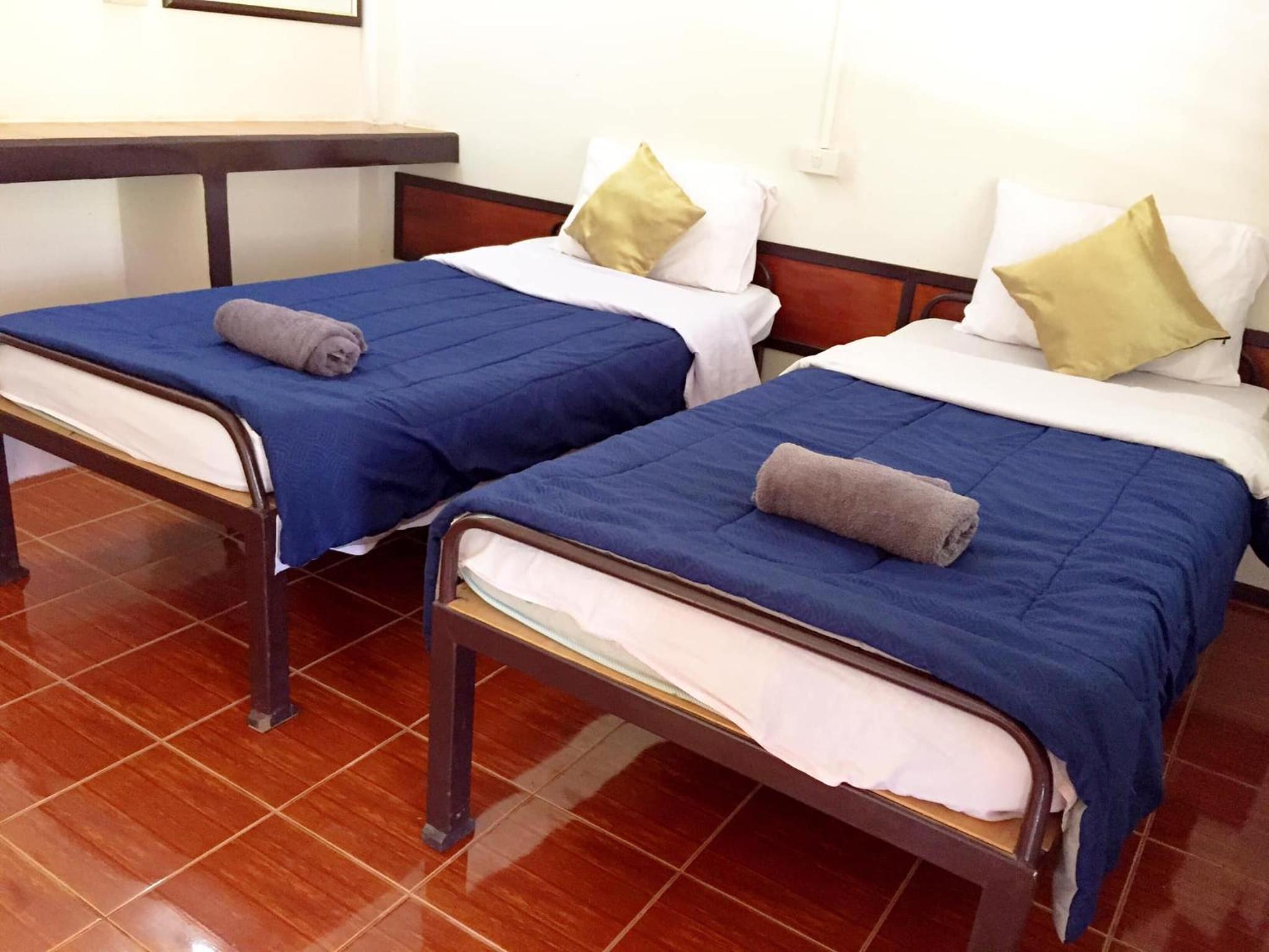 Twin Room with Private Bathroom - Photo 2