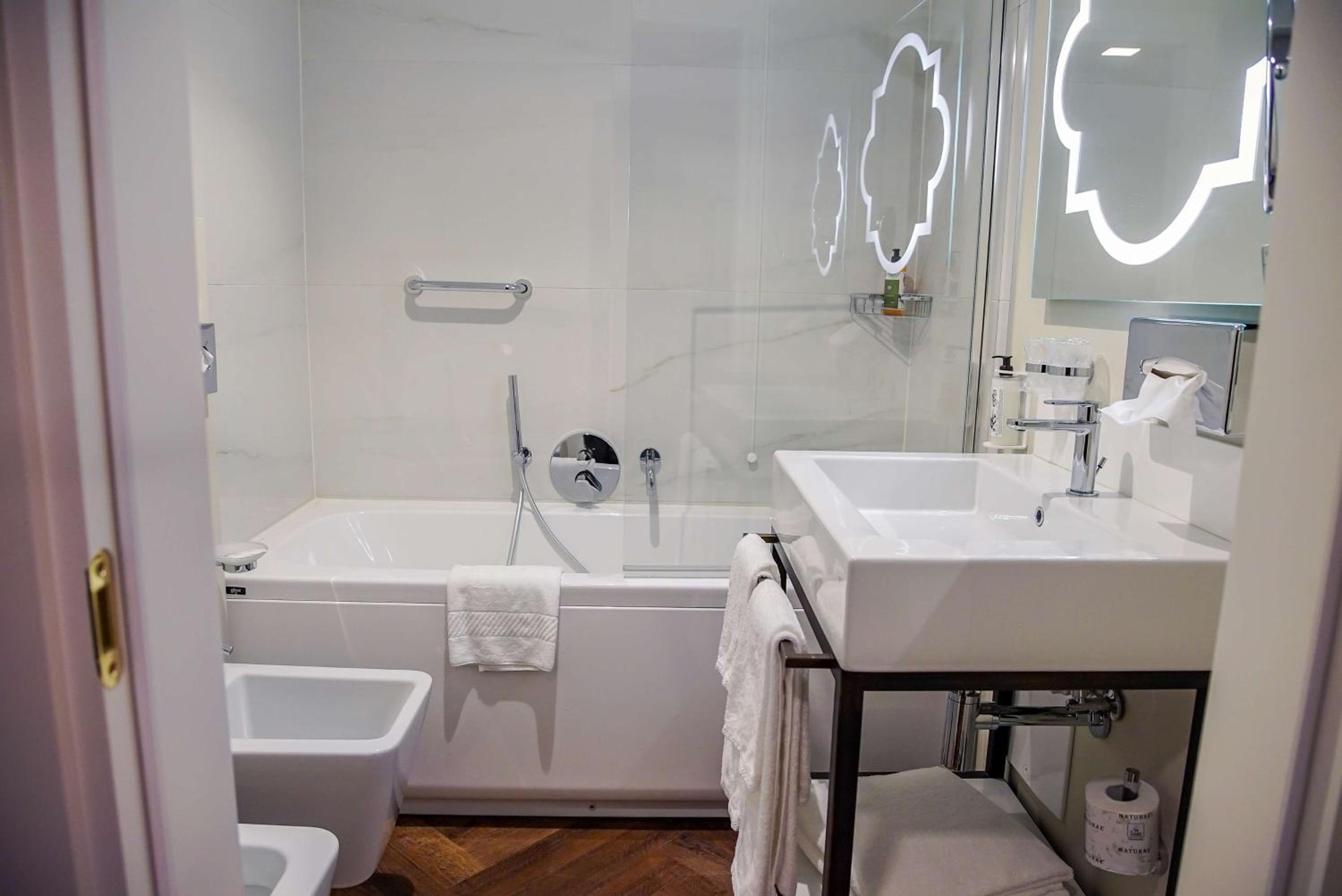 Double Room thumbnail 5