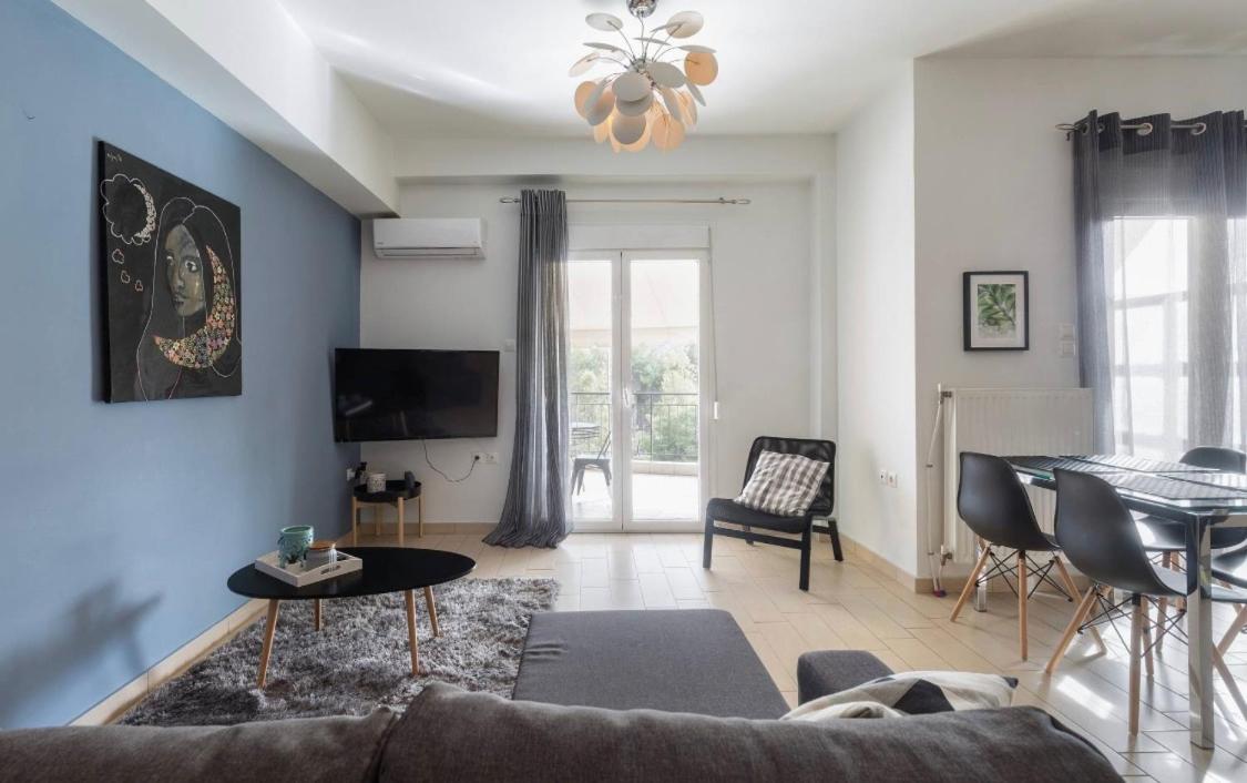Apartment With Mountain View