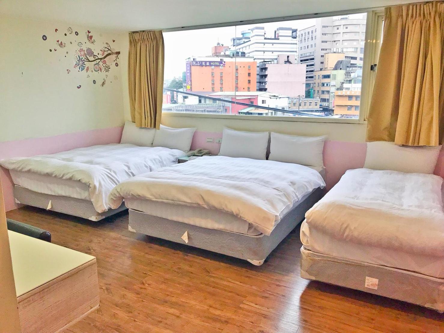 Mini Room for Five People