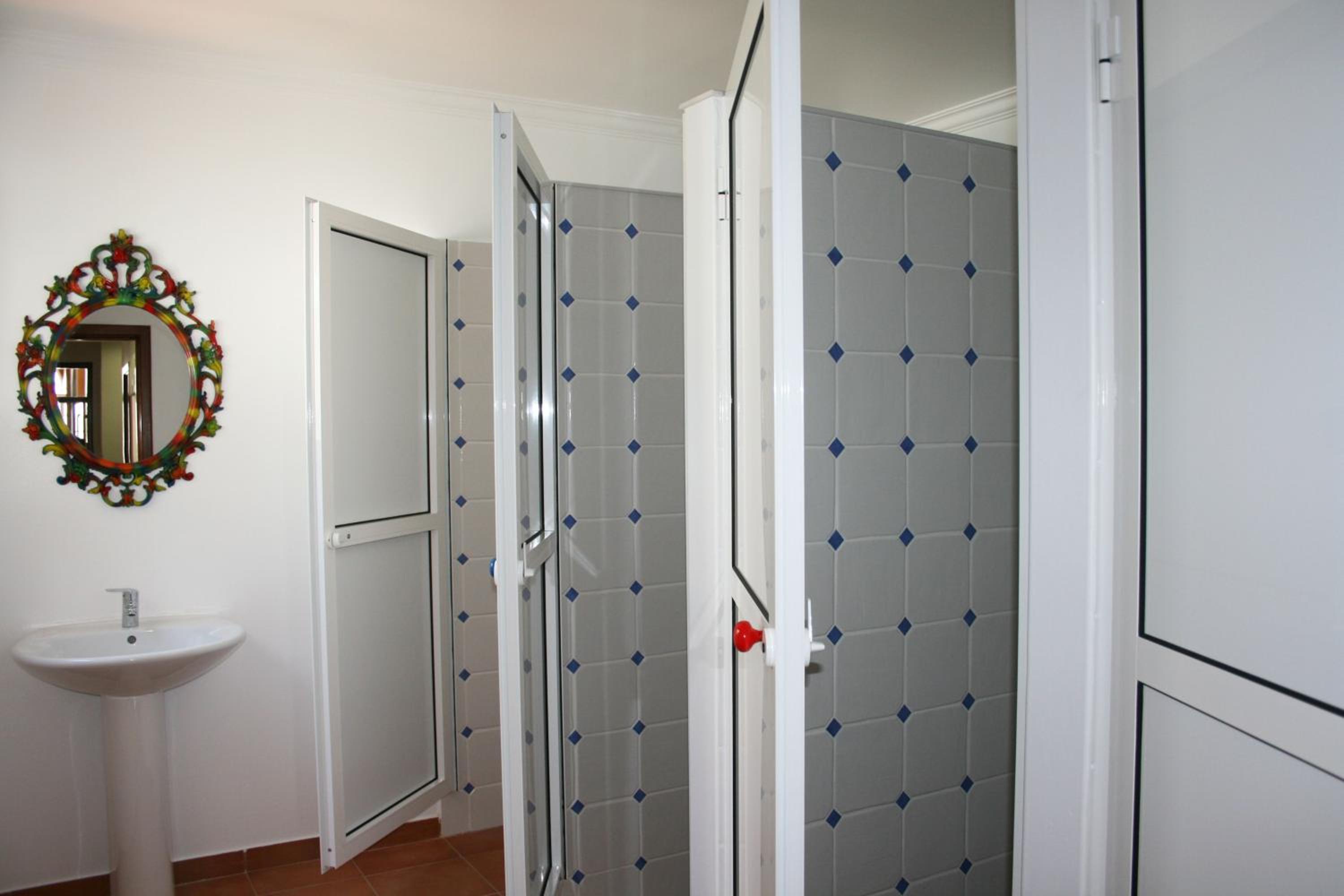 Bunk Bed in 6-Bed Female Dormitory Room photo 3