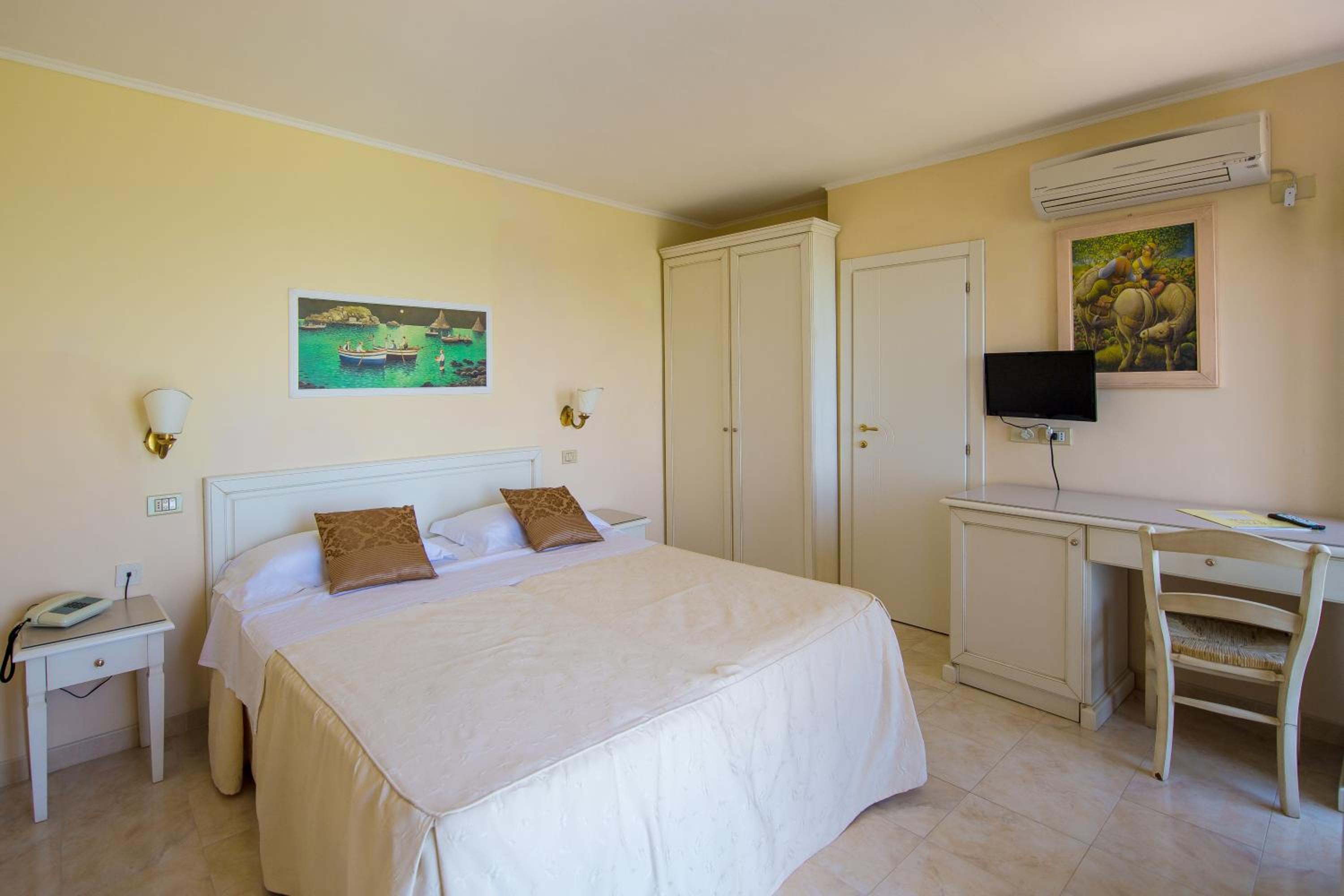 Double or Twin Room with Sea View