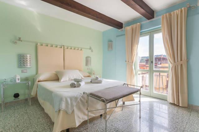 Double Room with Balcony - Photo 1