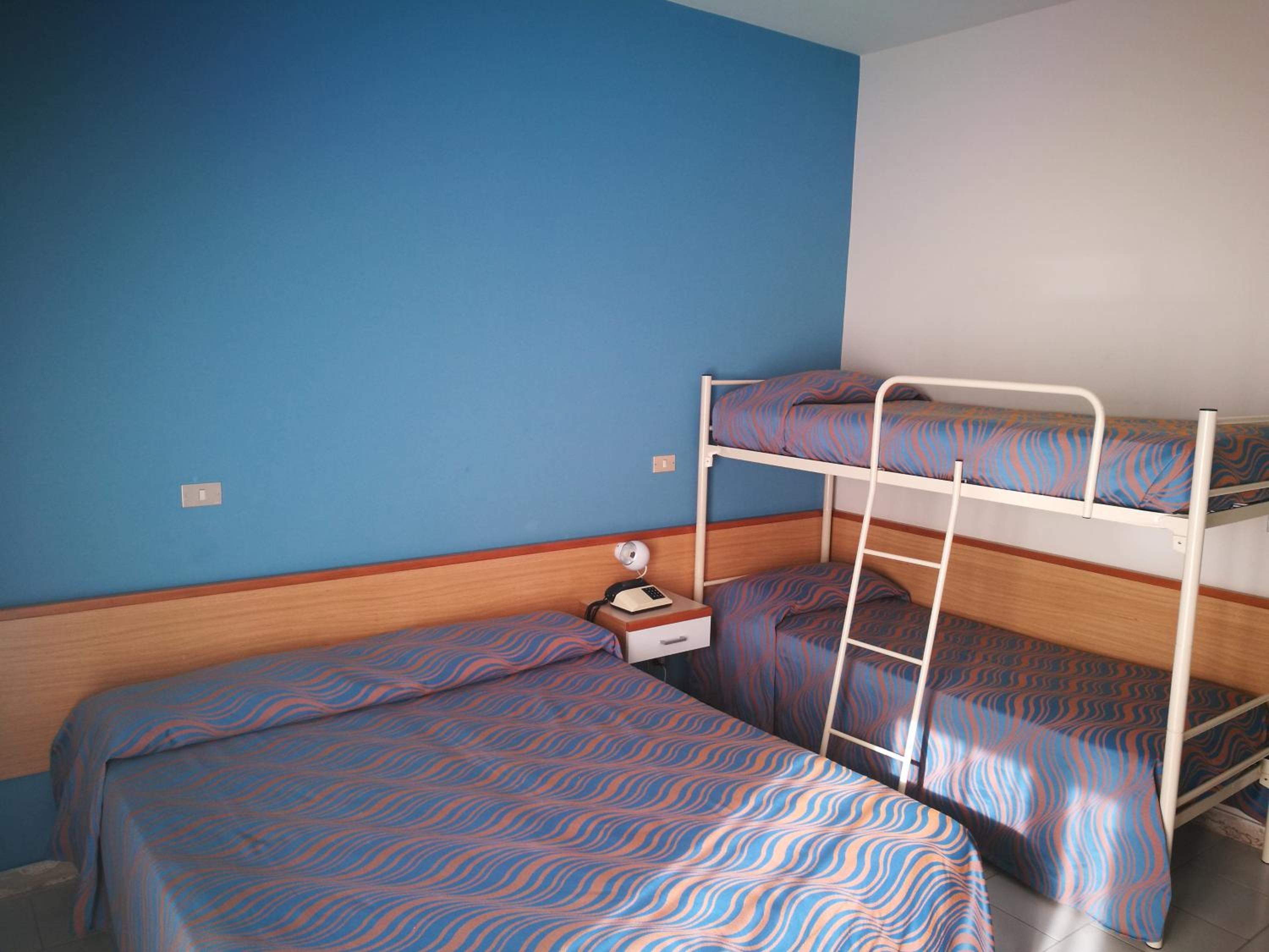 Standard Quadruple Room photo 2