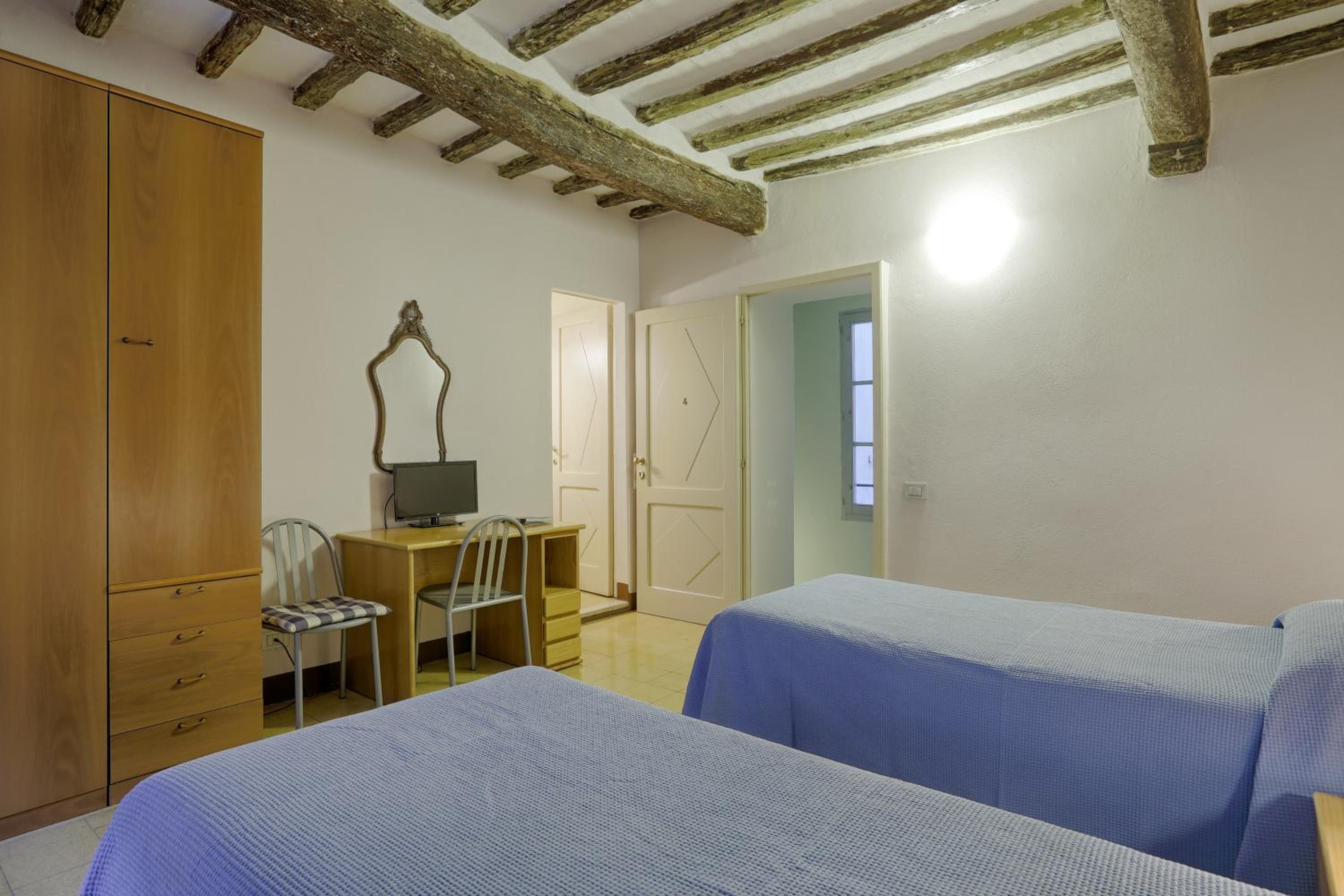 Twin Room - Photo 4